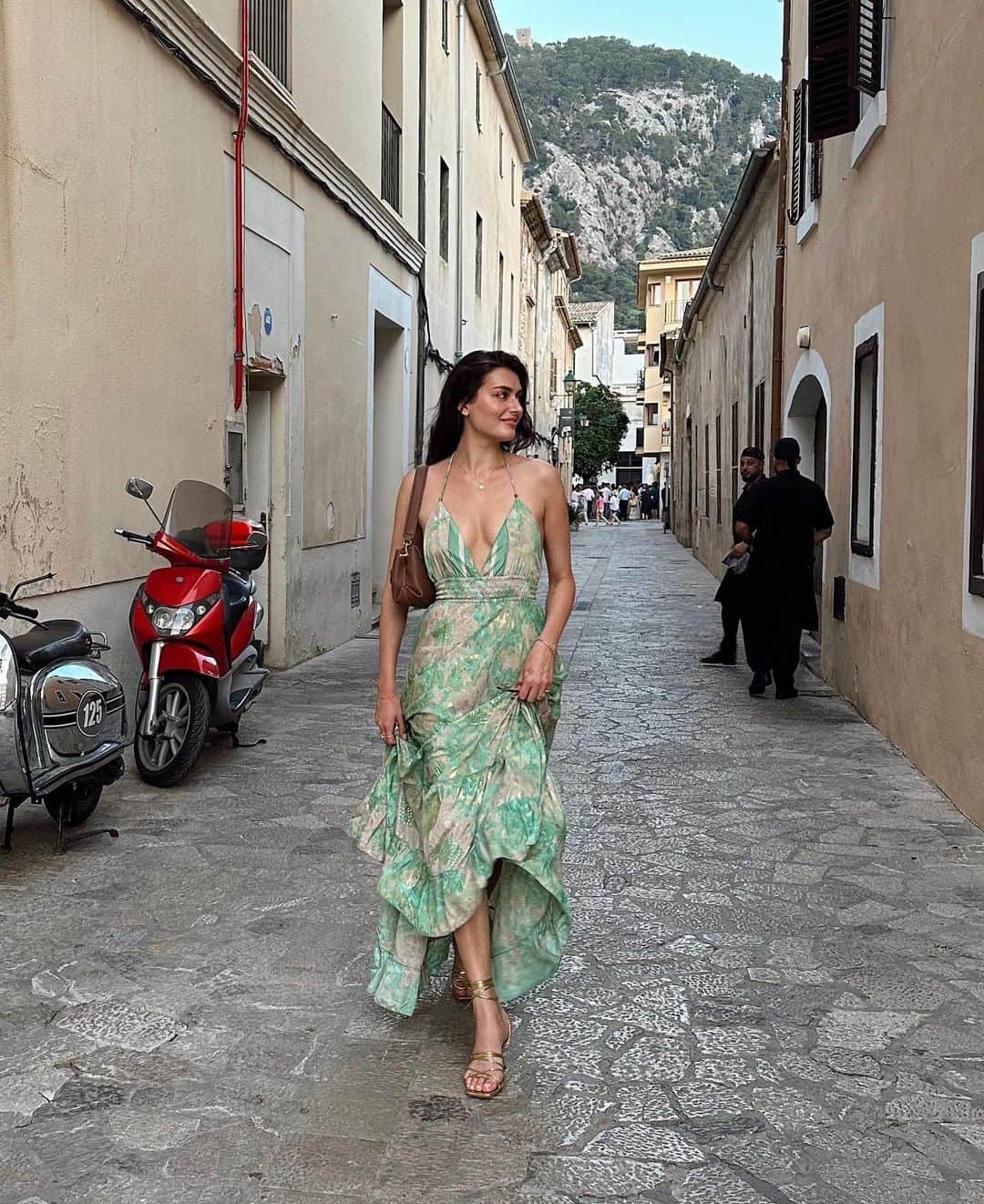 ジェシカ・ジェーン・クレメントのインスタグラム：「An evening in Mallorca 🇪🇸」