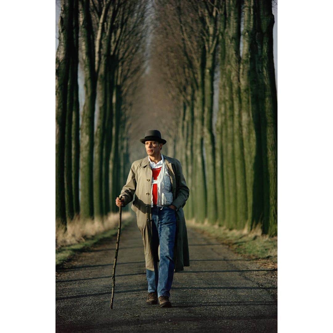 Gerd Ludwigのインスタグラム：「Joseph Beuys walks down an alley of poplar trees.   In January 1978 I went on a journey to the Lower Rhine with Joseph Beuys, one of the most influential artists of the 20th century. It led us back to Beuys’ origins, his roots near the city of Kleve and its surroundings, and many places of his childhood and youth.   I am now on my way to Austria to start layout for a bilingual book about my travels with Joseph Beuys, to be published by Edition Lammerhuber in the fall of this year.   @thephotosociety #Beuys #LowerRhine」