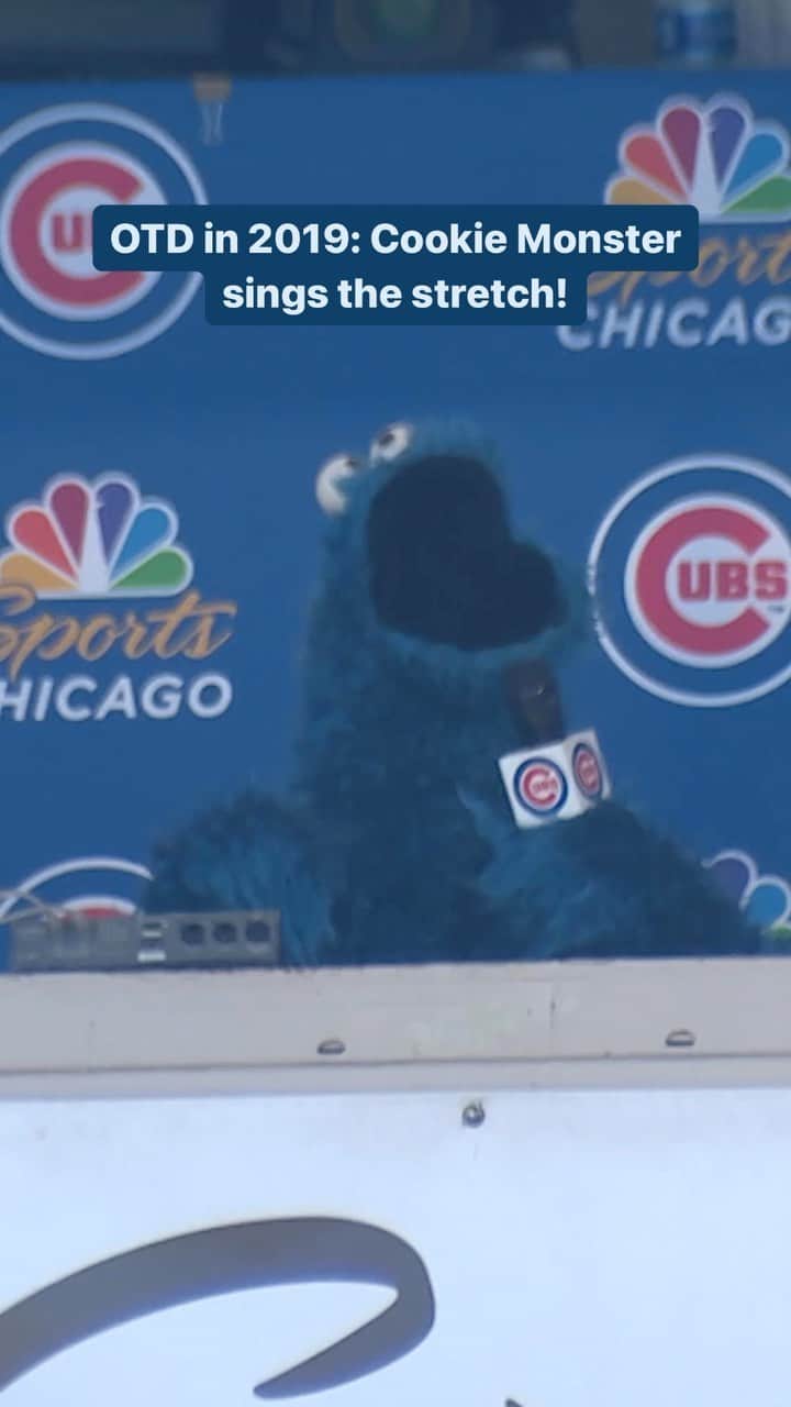 シカゴ・カブスのインスタグラム：「C is for Cubbies!  On this day in 2019, Cookie Monster conducted an all-time 7th inning stretch.」