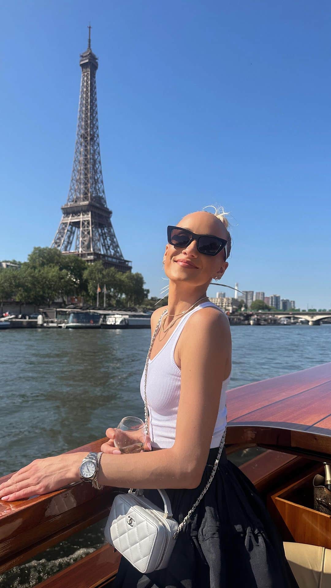 ナスティア・リューキンのインスタグラム：「one for books… 🩷」