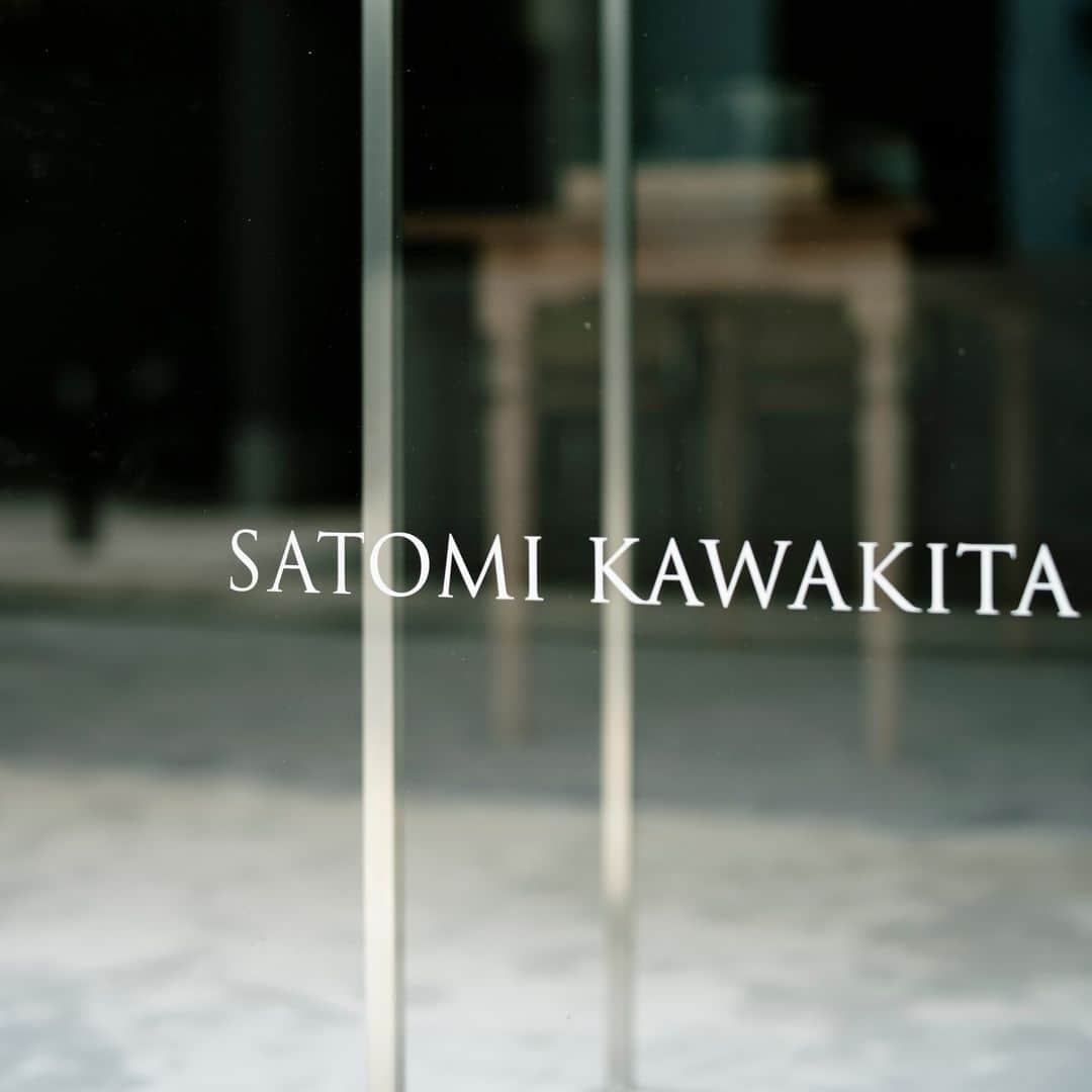 サトミ カワキタさんのインスタグラム写真 - (サトミ カワキタInstagram)「We are thrilled to announce the opening of Satomi Kawakita Jewelry's first-ever retail store in Tokyo, Japan. This summer, Satomi's lifelong dream will come true as her exquisite jewelry creations find a new home in the heart of Tokyo.⁠ ⁠ Celebrating 21 years since Satomi moved to the United States and 15 years since she first launched her brand, this store opening marks a significant milestone in her journey. It all began in a small bedroom where Satomi discovered her love for jewelry and the art of jewelry making.⁠ ⁠ Satomi's designs blend traditional Japanese aesthetics with contemporary elegance, resulting in breathtaking pieces that tell stories and evoke emotion. What sets Satomi Kawakita Jewelry apart is its unwavering commitment to ethical and sustainable practices. Each piece is meticulously crafted using responsibly sourced materials and environmentally conscious production methods. Satomi believes that beauty should never come at the expense of our planet, and her jewelry reflects that ethos.⁠ ⁠ The new store will be a sanctuary of craftsmanship, where you can immerse yourself in the beauty and artistry of Satomi Kawakita Jewelry. From delicate engagement rings to unique statement pieces, each creation is meticulously crafted with utmost care.⁠ ⁠ Our hope is that this store becomes a space where connections are forged, where objects and people intertwine, and where new stories are woven.⁠ ⁠ We can't wait to welcome you to this extraordinary space, where Satomi's vision will come to life.⁠ ⁠ Join us as we celebrate Satomi's incredible achievements and embark on this exciting journey together.⁠ ⁠ Thank you so much for all of your support and we are so grateful to have this opportunity.⁠ ⁠ ⁠ Satomi Kawakita Tokyo⁠ 1st Floor A, N building 5-13-4 Minami-Aoyama, Minato-ku, Tokyo Japan 107-0062⁠ 03-6427-6899⁠ ⁠ Open: 12-7pm⁠ Closed: Monday and Tuesday⁠」6月28日 8時16分 - satomi_kawakita_jewelry