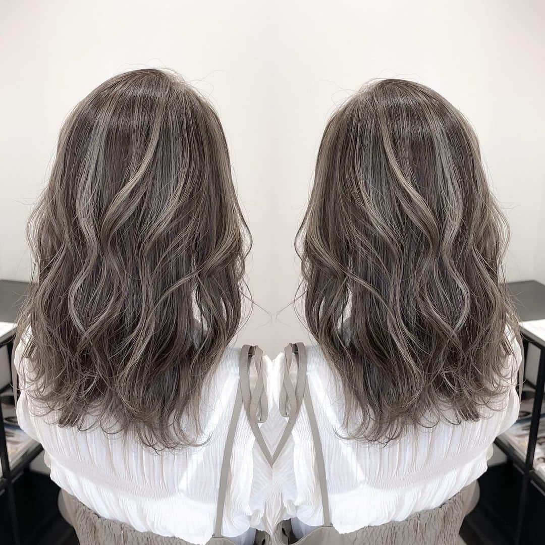 ハナフサユウスケのインスタグラム：「はいらいと & せぴあぐれーじゅ ＊ ＊ テッパンですな ＊ ＊ #hairarrange#アレンジ#ヘアアレンジ#ヘアセット#美容室#美容師#姫路#岡山#赤穂#赤穂市#簡単アレンジ#ヘアアレンジ動画#セルフアレンジ#インナーカラー#バレイヤージュ#サロンモデル#サロモ#撮影#ハイライト#グラデーション#外国人風カラー#グレージュ#シルバーアッシュ#ミルクティーベージュ#ブロンドヘアー#ブリーチ#ムラシャン#ハイトーン#美容学生」