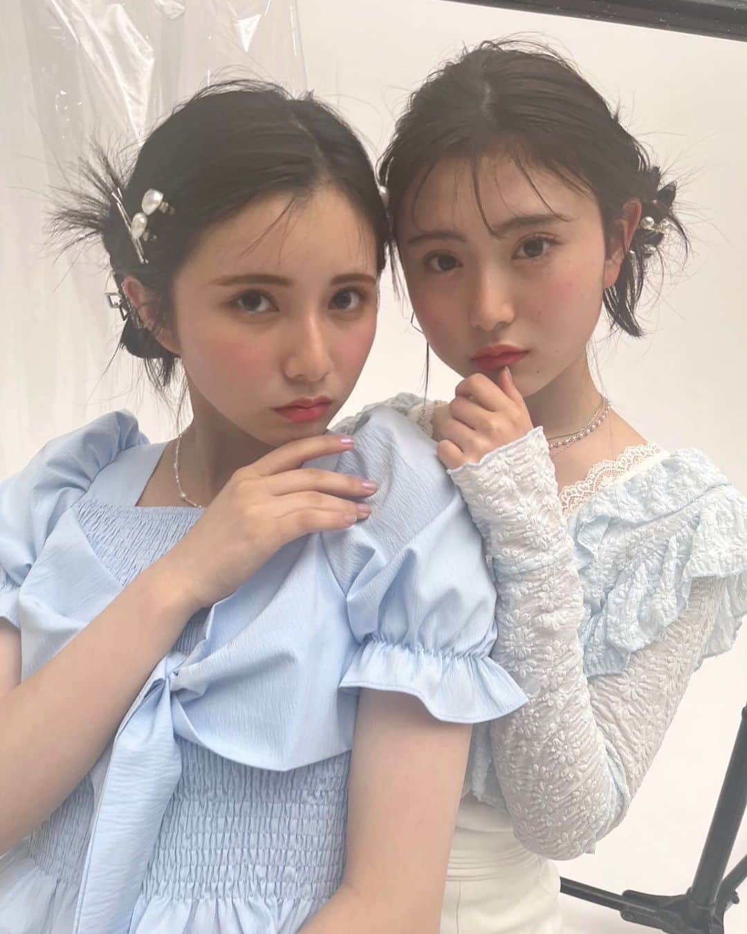 近藤藍月のインスタグラム：「ニコラ7月号『だから焼けない！白肌ニコモビューティー』のオフショ🤍  ニコモの美白テクを紹介してるから是非見て見てみてね〜︎👍🏻 撮影の雰囲気可愛かった♪  #ニコラ#nicola#ニコモ#高橋快空 #近藤藍月」