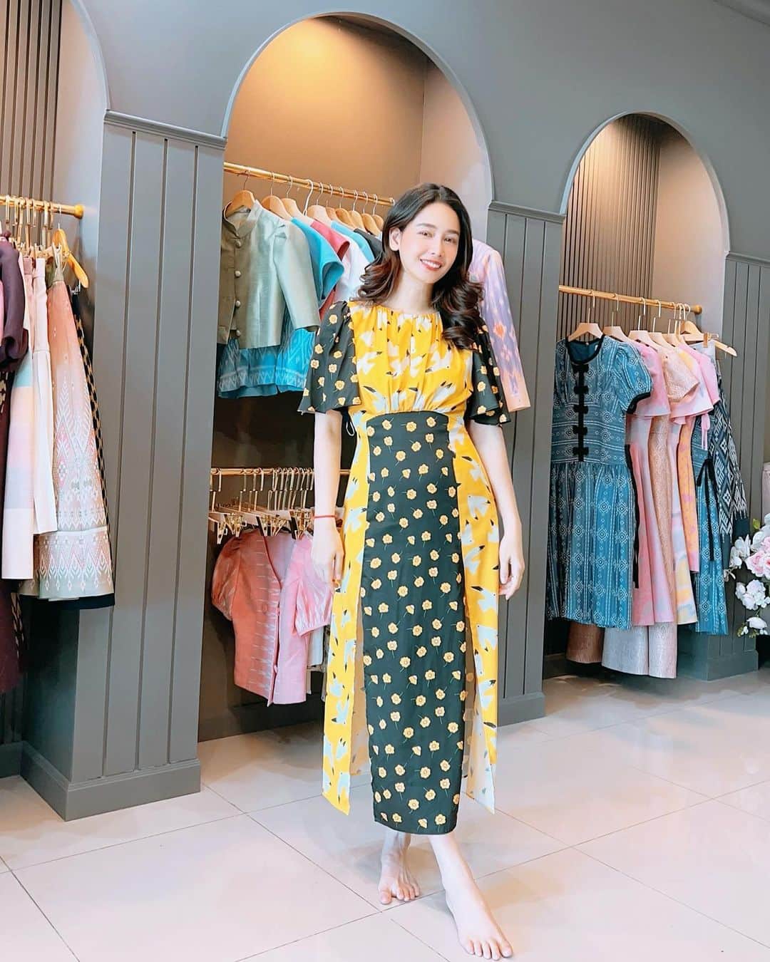 アミーナ・ピニットさんのインスタグラム写真 - (アミーナ・ピニットInstagram)「ใครที่ชอบใส่ผ้าไทย ใส่ได้ทุกวัน ต้องร้านนี้นะคะ 💛 @in_kloset_」6月28日 18時12分 - mo_amena