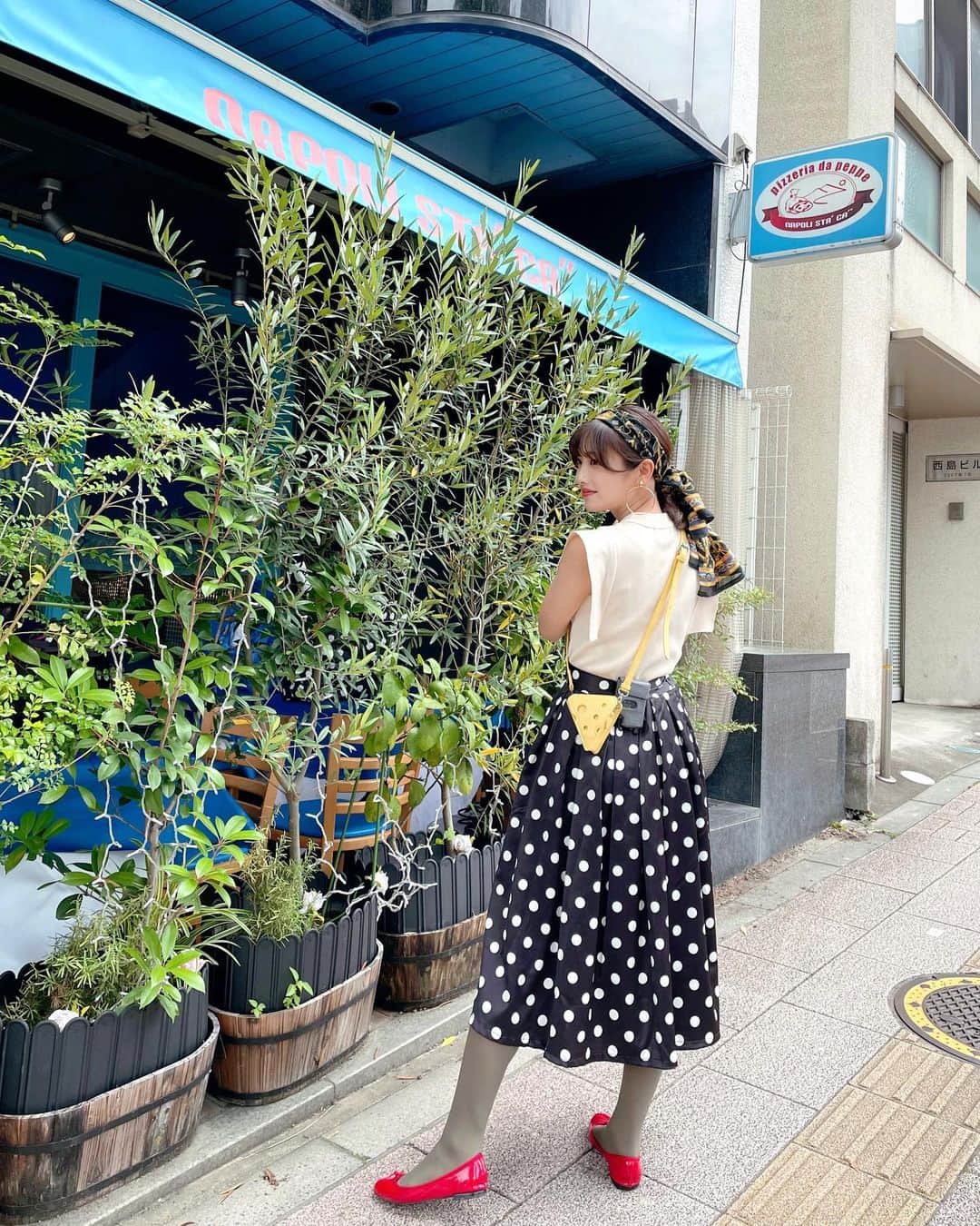 二宮芽生のインスタグラム：「マルゲリータガール🍕  この、ピザを食べる気満々のお衣装で、ピザロケ参戦してきました♡ @uratiayara   沢山の工夫が施された絶品ピザの数々を堪能して、職人さんてやっぱすごいなぁと実感。 手の動きから何から無駄がないのが格好良すぎる…。  この夏はピザ！絶対☝️  #キテルネ #イタル_デザイン」