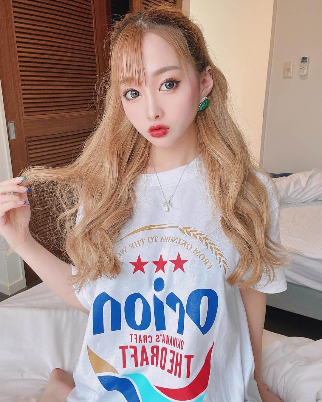 れなのインスタグラム：「オリオン🍺❤️💙 . . #沖縄#旅行#オリオンビール#orion#summer#trip . #錦#名古屋#GLAMOROUS#グラマラス#キャバクラ#キャバ嬢#ドレス#お酒#シャンパン#星乃れな#champagne#cute#fashion#coordinate#ootd」