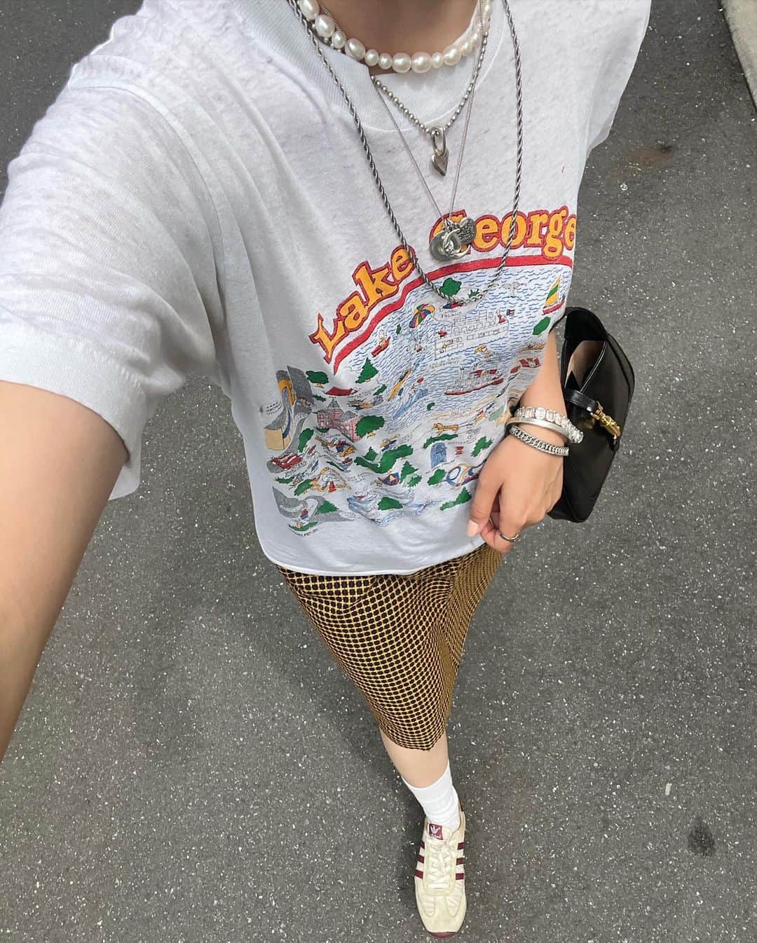 畠山千明さんのインスタグラム写真 - (畠山千明Instagram)「毎日のゆる〜い洋服達✊🏻✊🏻 コーディネート載せてほすゥ〜とよく言われるのですが、毎日主婦生活なので人が帰ってくる時間にはもう日が落ちてるとです。 なので人といる時は忘れないかぎり撮ってもらうんだけど、撮ったこと忘れて時差がでてしまう今日この頃。」6月28日 18時17分 - hatakeyama_chiaki