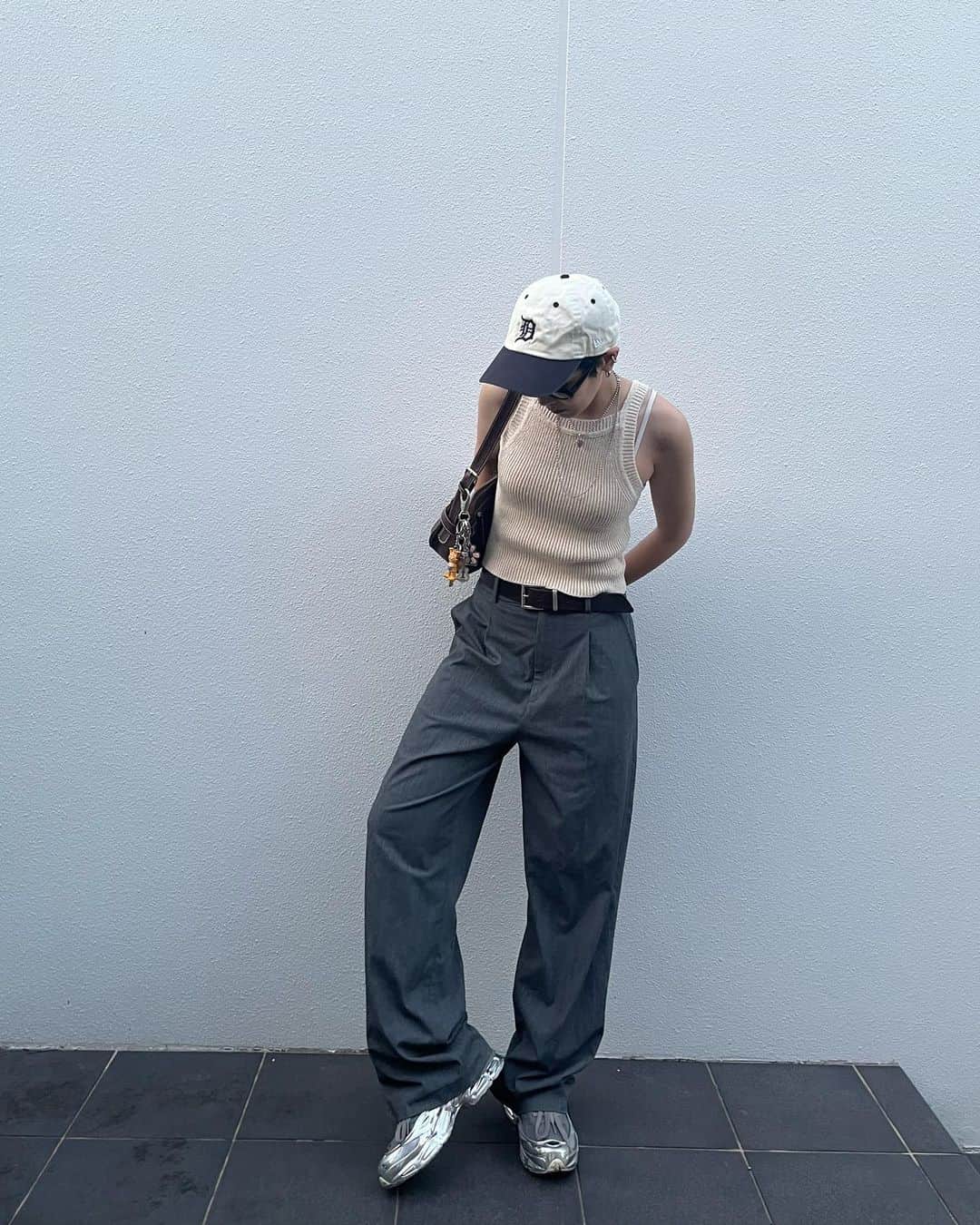 畠山千明さんのインスタグラム写真 - (畠山千明Instagram)「毎日のゆる〜い洋服達✊🏻✊🏻 コーディネート載せてほすゥ〜とよく言われるのですが、毎日主婦生活なので人が帰ってくる時間にはもう日が落ちてるとです。 なので人といる時は忘れないかぎり撮ってもらうんだけど、撮ったこと忘れて時差がでてしまう今日この頃。」6月28日 18時17分 - hatakeyama_chiaki