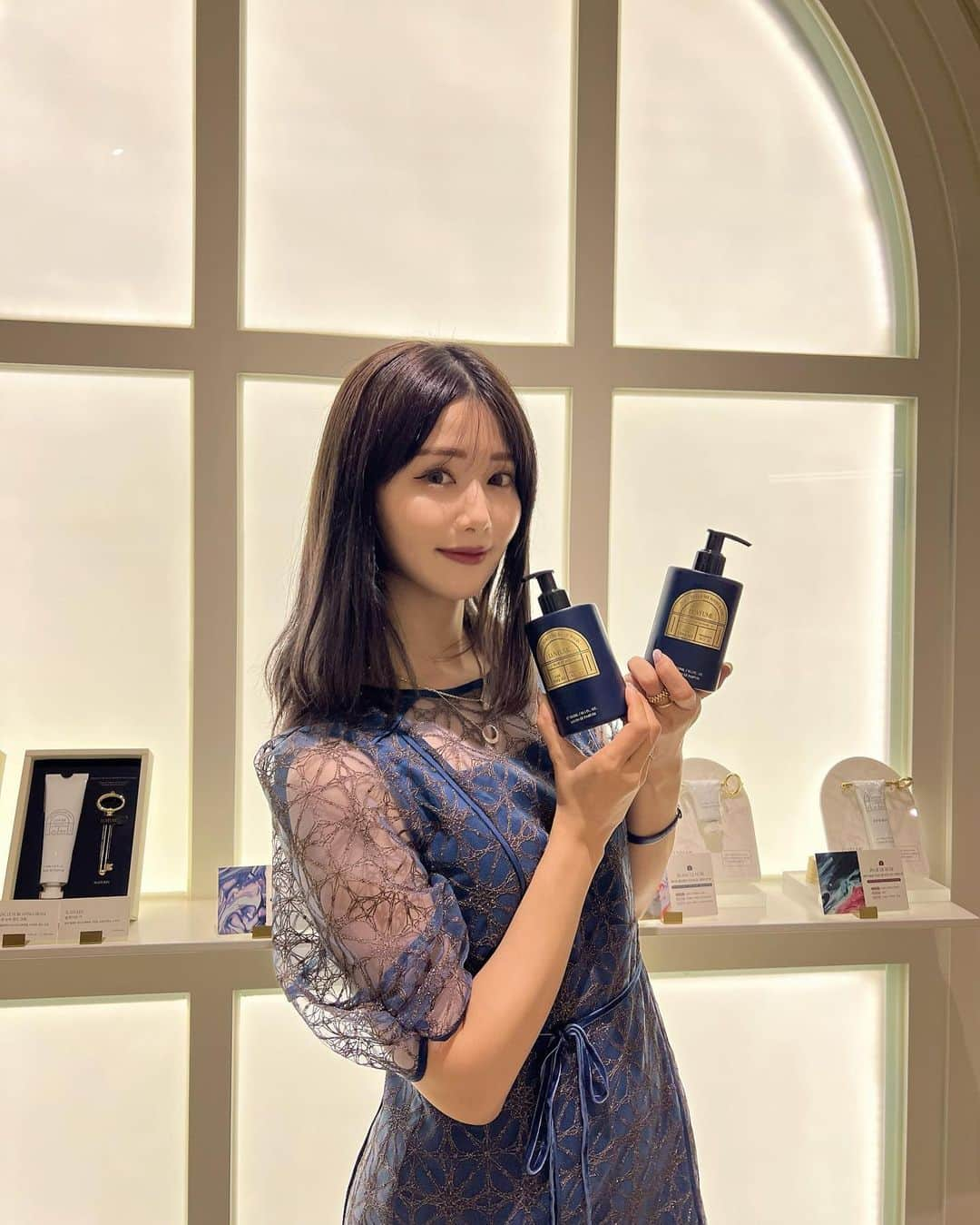 一木美里さんのインスタグラム写真 - (一木美里Instagram)「🦋💙🩵 【#LUVFUME 】COEX パルナスモール店取材へ伺った記事がUPされましたしました:)📰✨今注目のハンド/ボディケア/ルームフレグランスなどのライフスタイルブランド【 @luvfume_official 】✨   ”香りは記憶の扉を開く鍵”がコンセプト🗝️うっとりする香りは記憶に刻まれること間違いなしです🦋✨  読者の皆様にギフトもいただいたのでぜひご応募ください🫶🏻 ▷▷▷ @tokyoheadline ✔︎  #kbeauty#beautyproducts#韓国コスメ#韓国美容#韓国コスメレビュー#韓国旅行#ラフューム#러퓸」6月28日 18時18分 - misato_ichiki