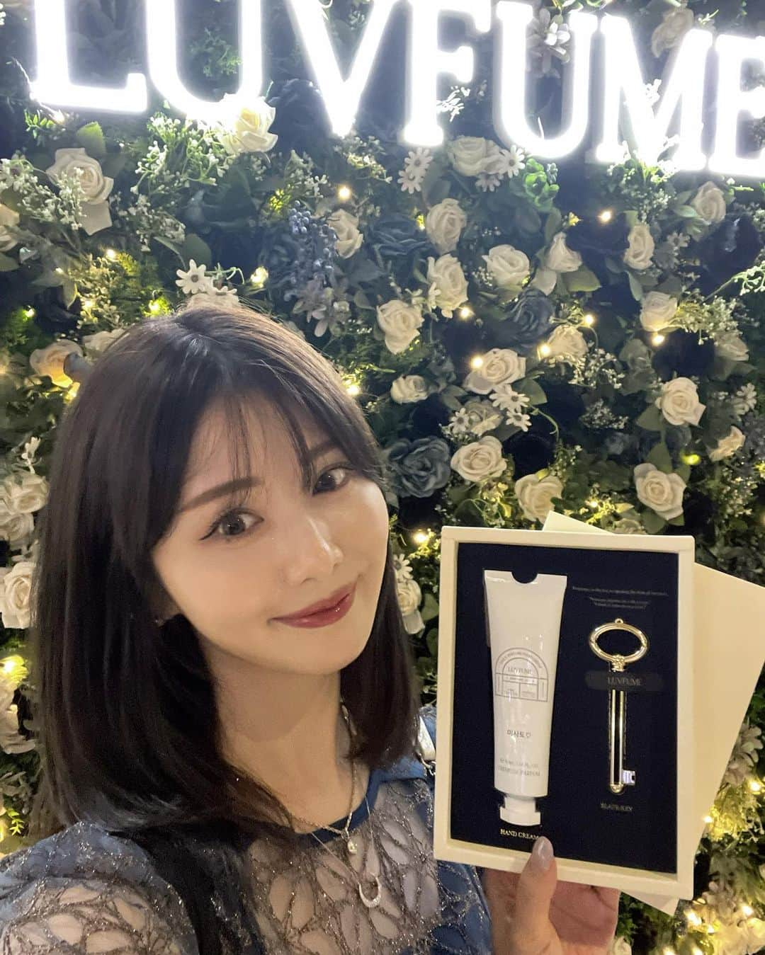 一木美里さんのインスタグラム写真 - (一木美里Instagram)「🦋💙🩵 【#LUVFUME 】COEX パルナスモール店取材へ伺った記事がUPされましたしました:)📰✨今注目のハンド/ボディケア/ルームフレグランスなどのライフスタイルブランド【 @luvfume_official 】✨   ”香りは記憶の扉を開く鍵”がコンセプト🗝️うっとりする香りは記憶に刻まれること間違いなしです🦋✨  読者の皆様にギフトもいただいたのでぜひご応募ください🫶🏻 ▷▷▷ @tokyoheadline ✔︎  #kbeauty#beautyproducts#韓国コスメ#韓国美容#韓国コスメレビュー#韓国旅行#ラフューム#러퓸」6月28日 18時18分 - misato_ichiki