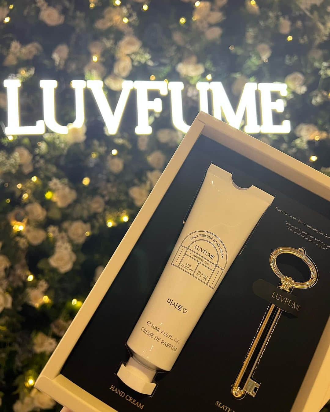 一木美里さんのインスタグラム写真 - (一木美里Instagram)「🦋💙🩵 【#LUVFUME 】COEX パルナスモール店取材へ伺った記事がUPされましたしました:)📰✨今注目のハンド/ボディケア/ルームフレグランスなどのライフスタイルブランド【 @luvfume_official 】✨   ”香りは記憶の扉を開く鍵”がコンセプト🗝️うっとりする香りは記憶に刻まれること間違いなしです🦋✨  読者の皆様にギフトもいただいたのでぜひご応募ください🫶🏻 ▷▷▷ @tokyoheadline ✔︎  #kbeauty#beautyproducts#韓国コスメ#韓国美容#韓国コスメレビュー#韓国旅行#ラフューム#러퓸」6月28日 18時18分 - misato_ichiki