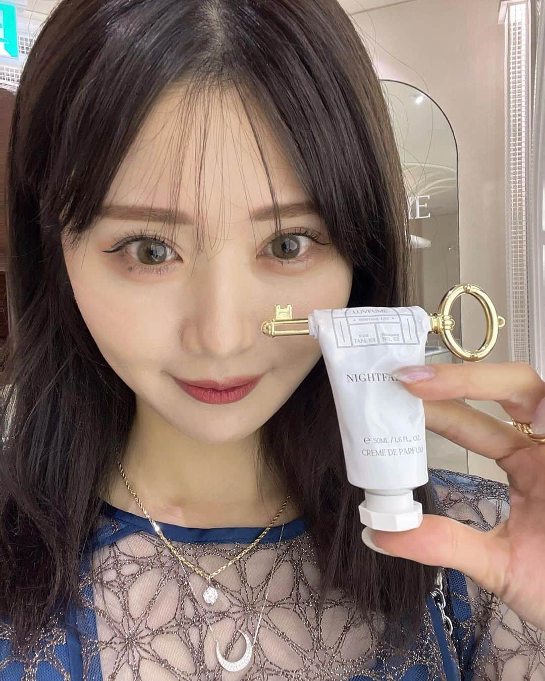 一木美里さんのインスタグラム写真 - (一木美里Instagram)「🦋💙🩵 【#LUVFUME 】COEX パルナスモール店取材へ伺った記事がUPされましたしました:)📰✨今注目のハンド/ボディケア/ルームフレグランスなどのライフスタイルブランド【 @luvfume_official 】✨   ”香りは記憶の扉を開く鍵”がコンセプト🗝️うっとりする香りは記憶に刻まれること間違いなしです🦋✨  読者の皆様にギフトもいただいたのでぜひご応募ください🫶🏻 ▷▷▷ @tokyoheadline ✔︎  #kbeauty#beautyproducts#韓国コスメ#韓国美容#韓国コスメレビュー#韓国旅行#ラフューム#러퓸」6月28日 18時18分 - misato_ichiki