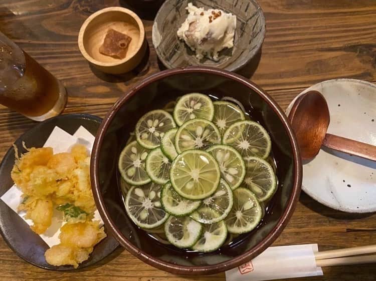 aumoグルメのインスタグラム：「. aumoネーム「美味しいものつまみぐい」さんの投稿をご紹介✨  aumoグルメ( @aumo_gourmet )では、 aumoアプリで投稿してくれたみんなのグルメ情報を紹介していきます🍽️ お出かけの参考にしてみてね🥰  🔶土山人 ほたるまち店  すだちそばとなめこ汁せいろ セットの一品で選べたいぶりがっこが入ったポテサラ どれもこれも美味しかった… なめこ汁せいろに入ってるなめこめちゃ大きくてびっくり…！  ＿＿＿＿＿＿＿＿＿＿  aumoアプリでは、より詳しい全国のお出かけや最新グルメ情報を発信中🪄 プロフィールのURLからダウンロードしてね♡ #aumo #aumoおでかけ探検部」