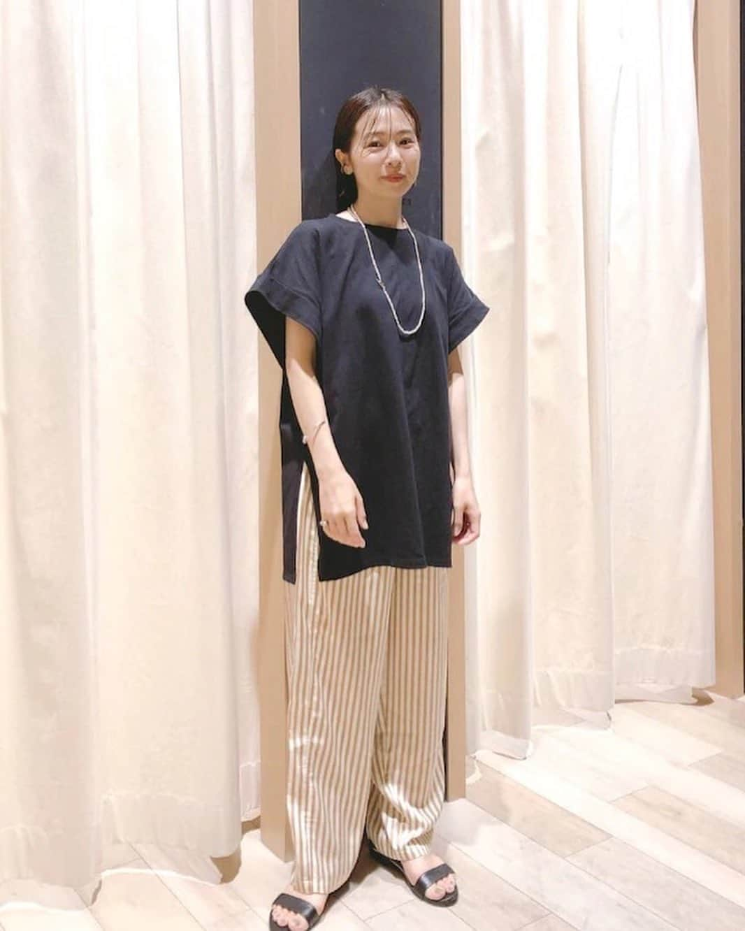 レプシィムさんのインスタグラム写真 - (レプシィムInstagram)「. SALE RECOMMEND STYLING  by LEPSIM STAFF  セールアイテムを使用した おすすめのコーディネートを スタッフがご紹介！ スワイプしてcheckしてみてください✨  アイテムはタグ🏷️or プロフィールのURLから ご覧いただけます ▶︎ @lepsim_official  #LEPSIM #レプシィム #コーデ #ママコーデ #今日のコーデ #大人コーデ #シンプルコーデ #大人カジュアル #ママファッション #夏コーデ #夏服 #夏服コーデ #リラックスコーデ #きれいめコーデ #きれいめカジュアル #カジュアルコーデ #ワンピースコーデ #シャツコーデ #セール情報 #セール #サマーセール」6月28日 18時23分 - lepsim_official