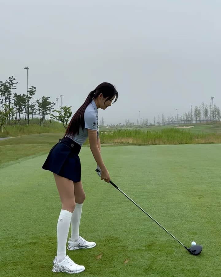 チョン・ジユのインスタグラム：「걷고 숏게임만 하려고 했는데 참지 못한 나 🥹 #골프쟁이」