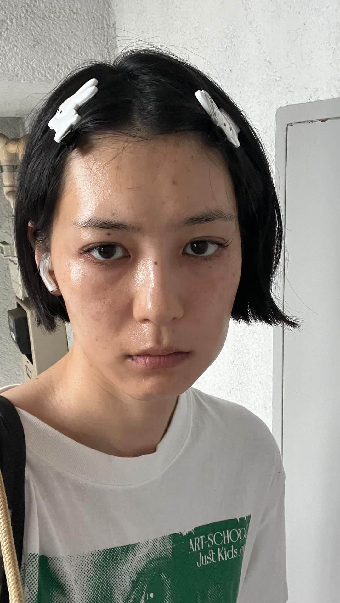 瀬戸かほのインスタグラム：「親知らず抜歯で顔パンパンですが感動的な出会いを果たしたので投稿します。丸永製菓さんのあいすまんじゅう風味の生どら焼きを山崎製パン株式会社さんがつくっていらっしゃるということでした！最高のコラボ😭ありがとうございます😭PRではなく感動感謝動画です、明日食べます」