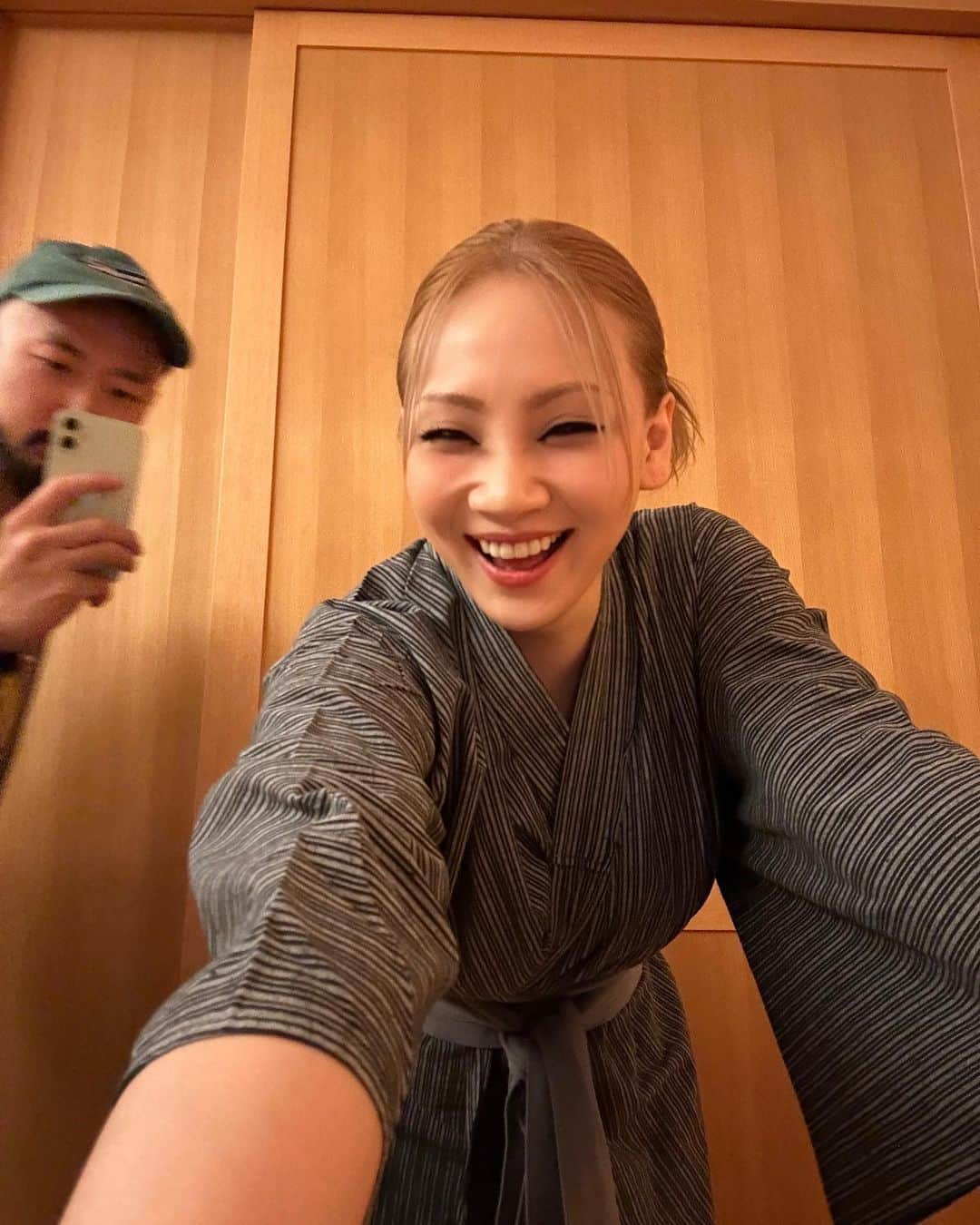 CL のインスタグラム：「Tune In」