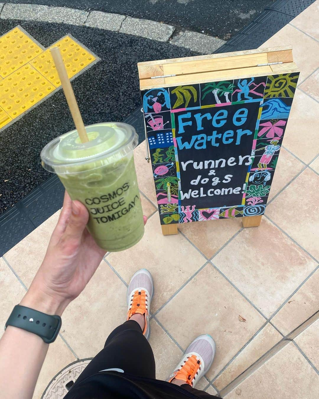 勝俣水稀さんのインスタグラム写真 - (勝俣水稀Instagram)「ㅤㅤㅤㅤㅤㅤㅤㅤㅤㅤㅤㅤㅤ ㅤㅤㅤㅤㅤㅤㅤㅤㅤㅤㅤㅤㅤ RUN & SMOOTHIE🍊🫶 ㅤㅤㅤㅤㅤㅤㅤㅤㅤㅤㅤㅤㅤ ランナー歓迎が嬉しい オールオーガニックなジュースバー！ @cosmosjuice_tomigaya ♡ ㅤㅤㅤㅤㅤㅤㅤㅤㅤㅤㅤㅤㅤ ラン後にスムージー、 身体が喜んでるのがわかる😊 ㅤㅤㅤㅤㅤㅤㅤㅤㅤㅤㅤㅤㅤ #cosmosjuicetomigaya」6月28日 18時35分 - km_zukky