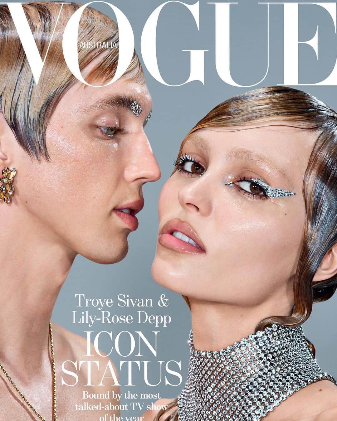 トロアイ・シヴァンのインスタグラム：「my first ever Vogue cover. and it’s with my twin bestie 😍 thank you @vogueaustralia , @christinecentenera , @lilyrose_depp. this is an insane dream come true 🥹🩵」