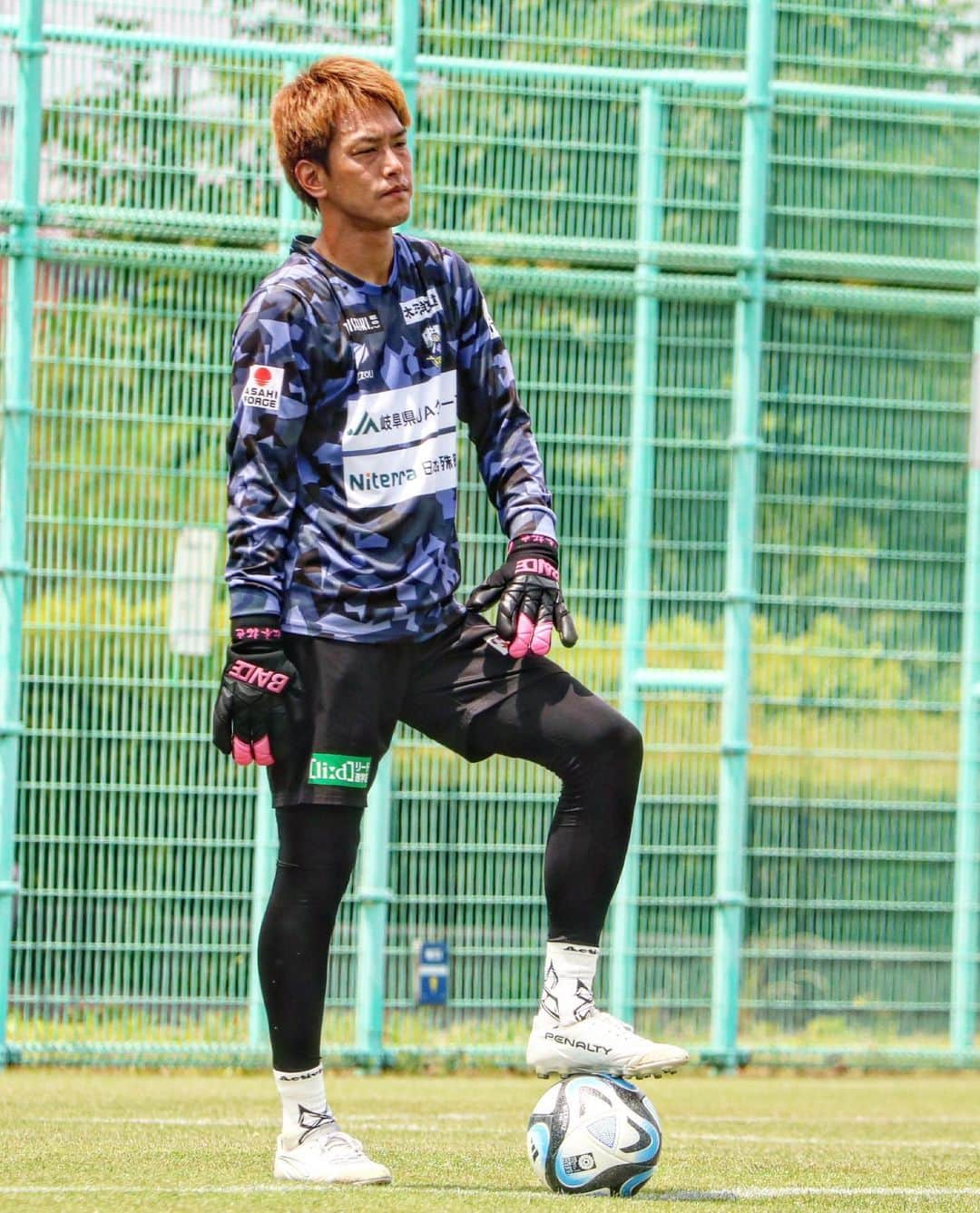 ＦＣ岐阜さんのインスタグラム写真 - (ＦＣ岐阜Instagram)「. 【いわて戦まであと❹日🍀】 6.28(Wed)  TRAINING PHOTO📸  #fcgifu #FC岐阜 #MOVEYOURHEART #宇賀神友弥 #遠藤元一 #川上竜 #松本拓也 #松本歩夢 #柏木陽介 #久保田和音 #生地慶充 #萩野滉大 #林祥太郎」6月28日 18時47分 - fcgifu