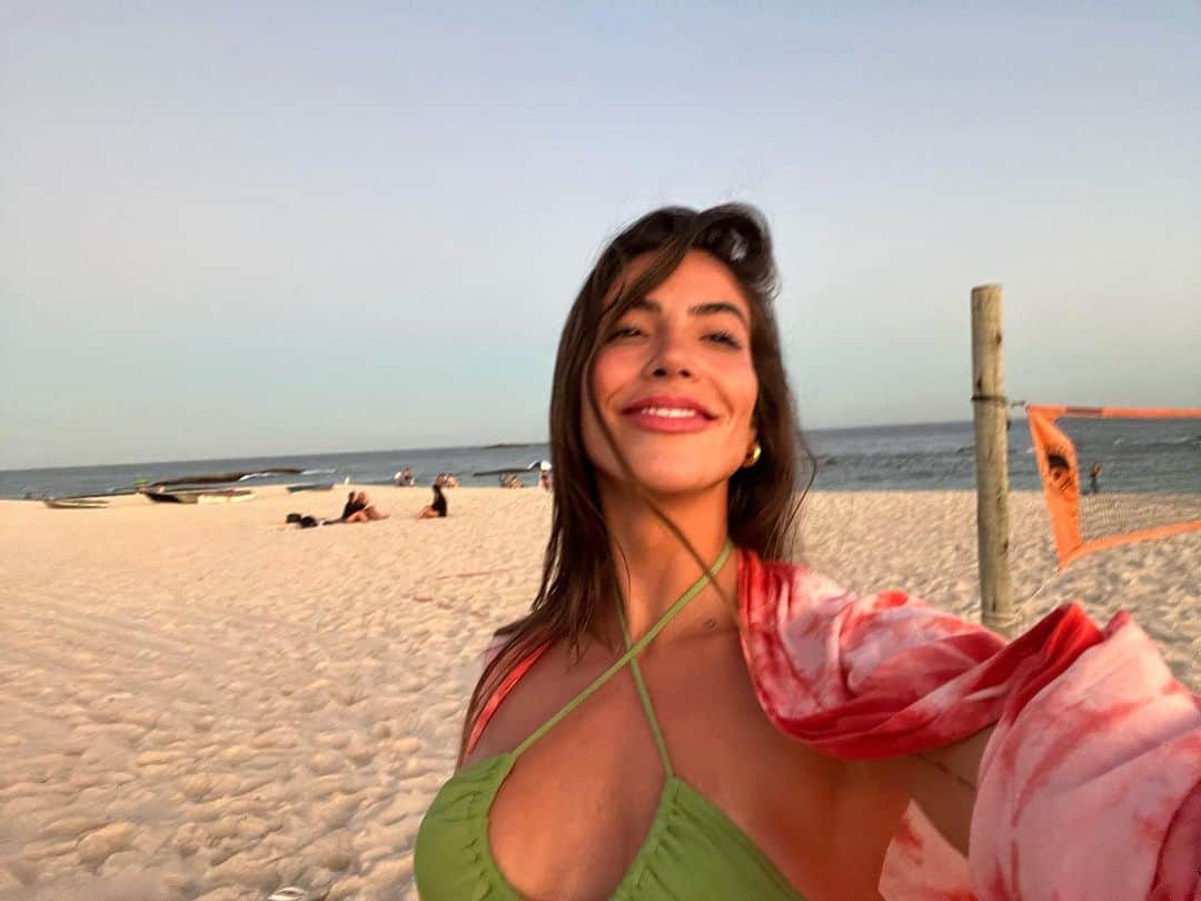 Rachel Apollonioのインスタグラム：「sunburned in winter ☺️🇧🇷」