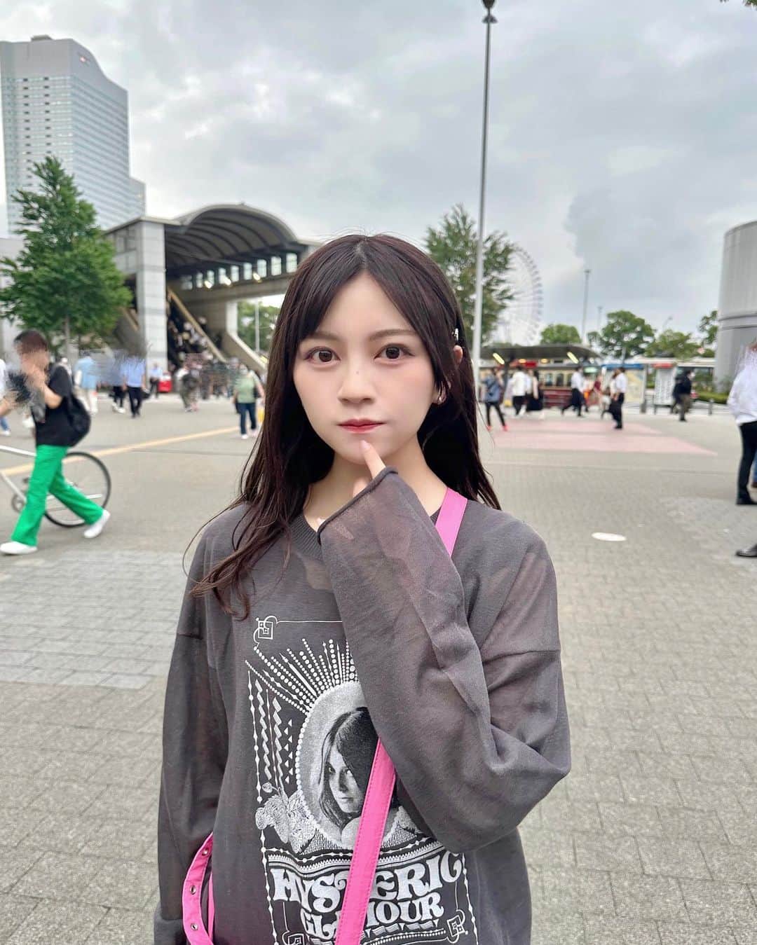 廣川奈々聖のインスタグラム：「にゃーん꒰ᐡ֊ ‧̫ ֊ᐡ꒱ 横浜好き☁️ ⁡ この日は前髪が終わっちゃったから、ない🥲笑 ⁡  ⁡ ⁡ #ななせのふく #hystericglamour #martinkim #私服 #ハイソックス #ootdfashion」