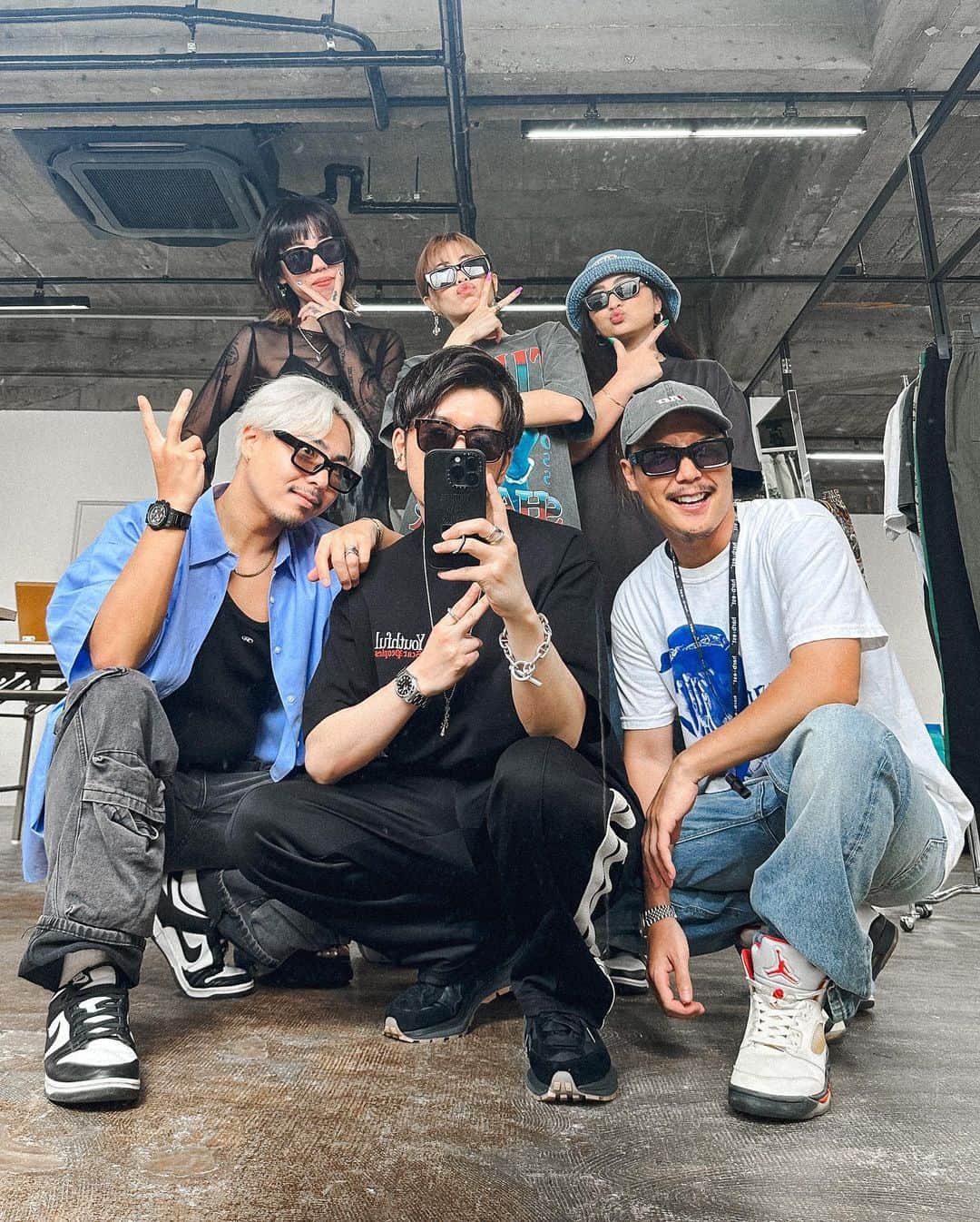 KANJIのインスタグラム：「名古屋POPUP STOREお疲れ様でした㊗️ 来てくれた方、来れなかった方もありがとうございました🙇🏽‍♂️ 実際にオンライン上ではなくオフラインで接客できる機会は改めて良いものだなと思いました！ また各地でできればなと思ってるのでまた皆さん是非遊びに来てね✌🏾  #popupshop #ポップアップストア #ポップアップショップ #popupstore #名古屋ポップアップ #名古屋イベント #名古屋 #ストリートファッション #ストリートコーデ #ストリート系男子 #ストリート系 #ストリート系ファッション #ストリート男子 #ストリート系コーデ #streetfashion #streetfashionmen   #スニーカーコーデ #スニーカー男子 #snkrskickcheck #snkrskickcheckjp #japanesestreetfashion #サングラス男子  #カジュアルストリート 大人ストリート #アラサーコーデ #パパコーデ #パパファッション #古着ストリート #大人古着 #大人古着コーデ」