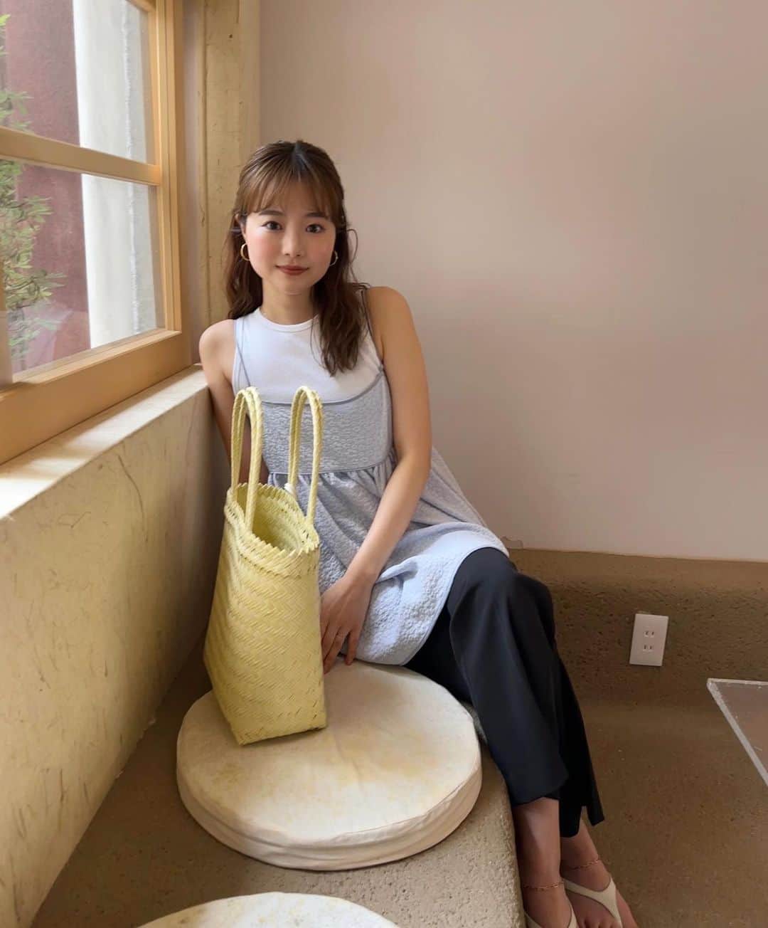 のインスタグラム：「. 最近は半袖の短い袖さえも暑苦しく 感じてしまうぐらい蒸し暑い🫠 みんな熱中症に気をつけて過ごしてね🥤💦  お洋服は今期のじゃないものもあるけど質問頂くのでタグ付けしてます😌♡ . #私服 #ファッション #コーディネート #洋服 #夏コーデ #コーデ #fashion #coordinate #outfit #wear #chr_code」