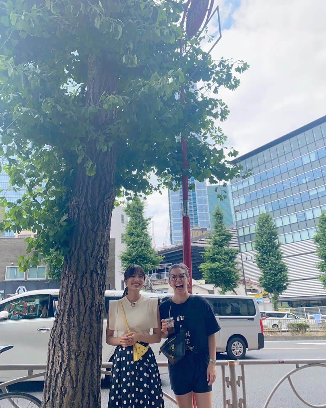 二宮芽生のインスタグラム：「@mdandoy18 😎❤️‍🔥  ちなみに。この日、撮影の合間に、day offだったマリカが現場近くまで来てくれて、少しだけお茶できて、テンション上がったー✌︎  オフのマリカは超スポーティーでした☺︎☺︎  外でお衣装の写真も撮ってくれたの優しい☺️  ありがとう、まりか♡  #ダンドイ舞莉花  さん」