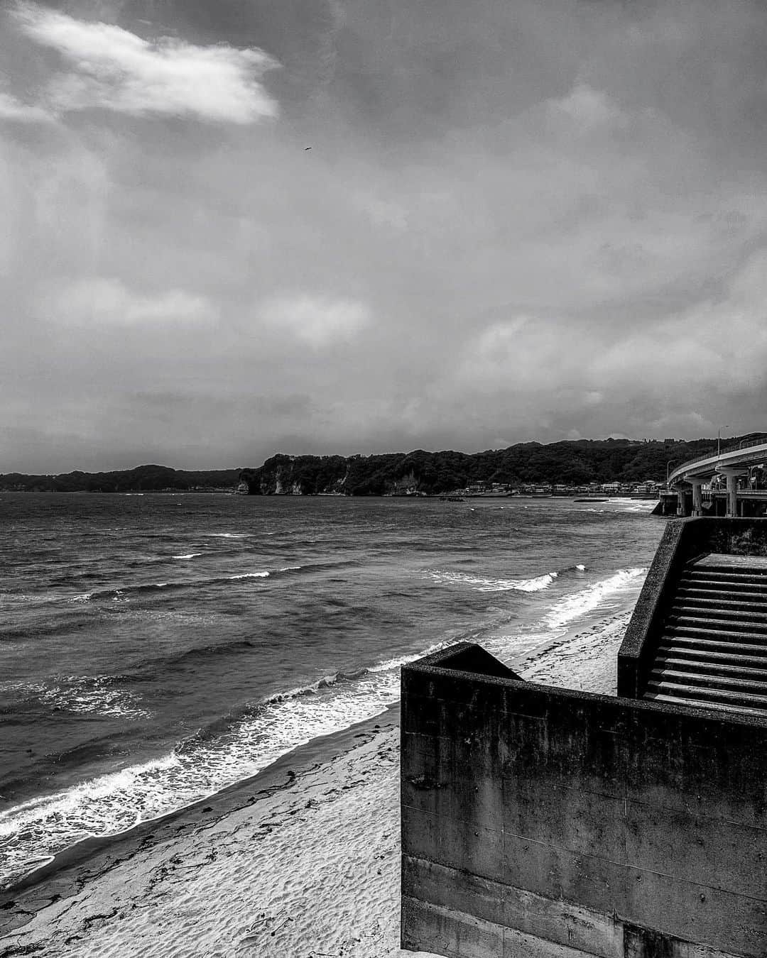 宍戸開のインスタグラム：「#bandw #bw #monochrome #streetphotography #storyofthestreet #streetofchiba #streetcinematography #iphone14pro #photography #photographer #kaishishido #photooftheday #bnw #katsuura」