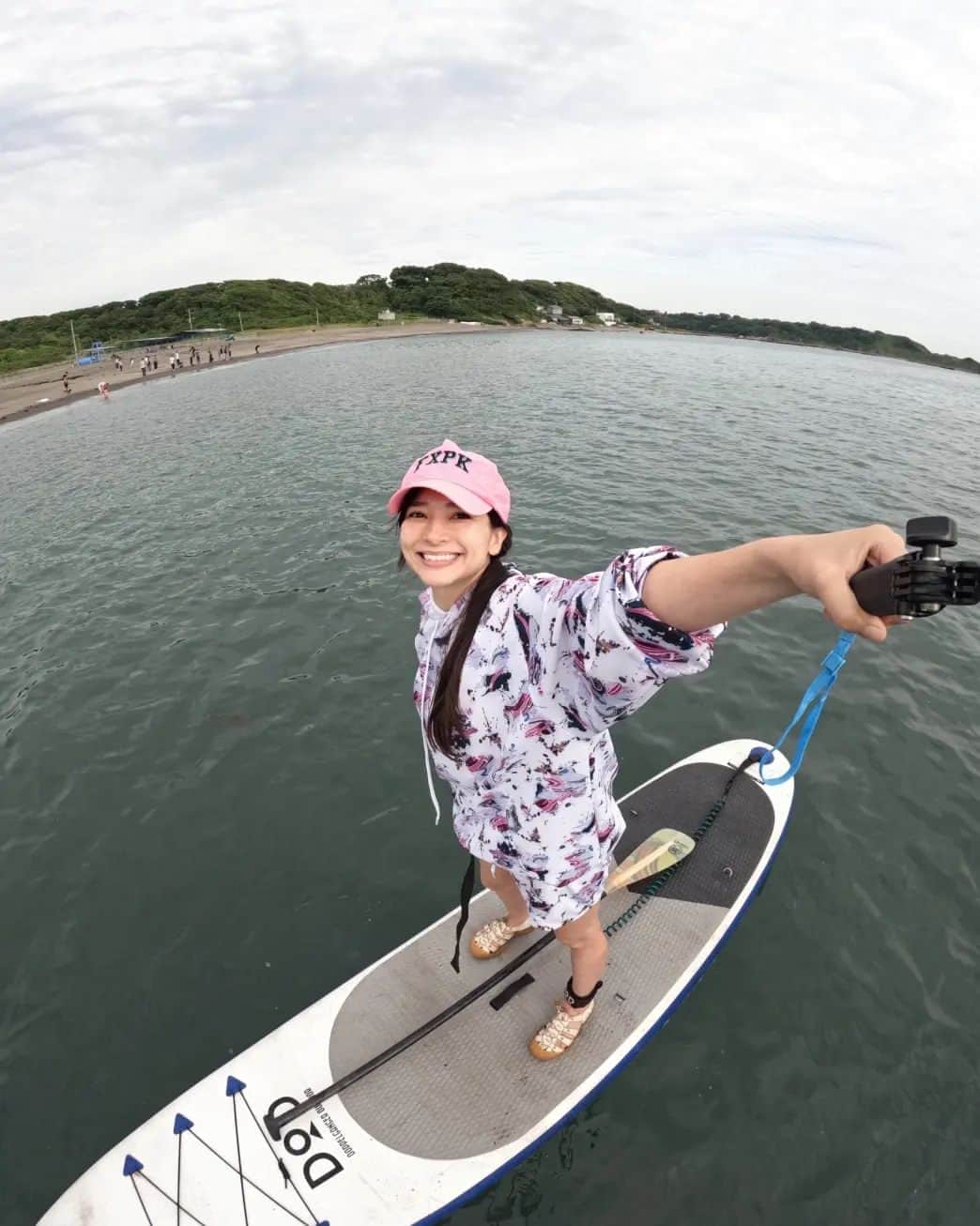 芳美リンさんのインスタグラム写真 - (芳美リンInstagram)「久々に和田長浜でSUP🌊 曇り空だけど、穏やかな日でした♪  #湘南SUPガール#和田長浜#和田長浜海岸#アウトドア女子#keenjapan#sup#サップ #GoProjp」6月28日 19時14分 - lynn.lynn5