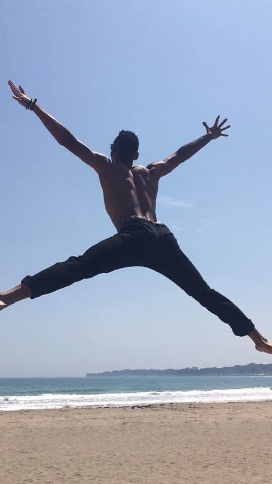 モーゼス夢のインスタグラム：「Jump training🌎🤲🏾  #jump#training#challenge#workout#fitness#natural#muscle#legday#legworkout#physical#physical100#reels#outdoor」