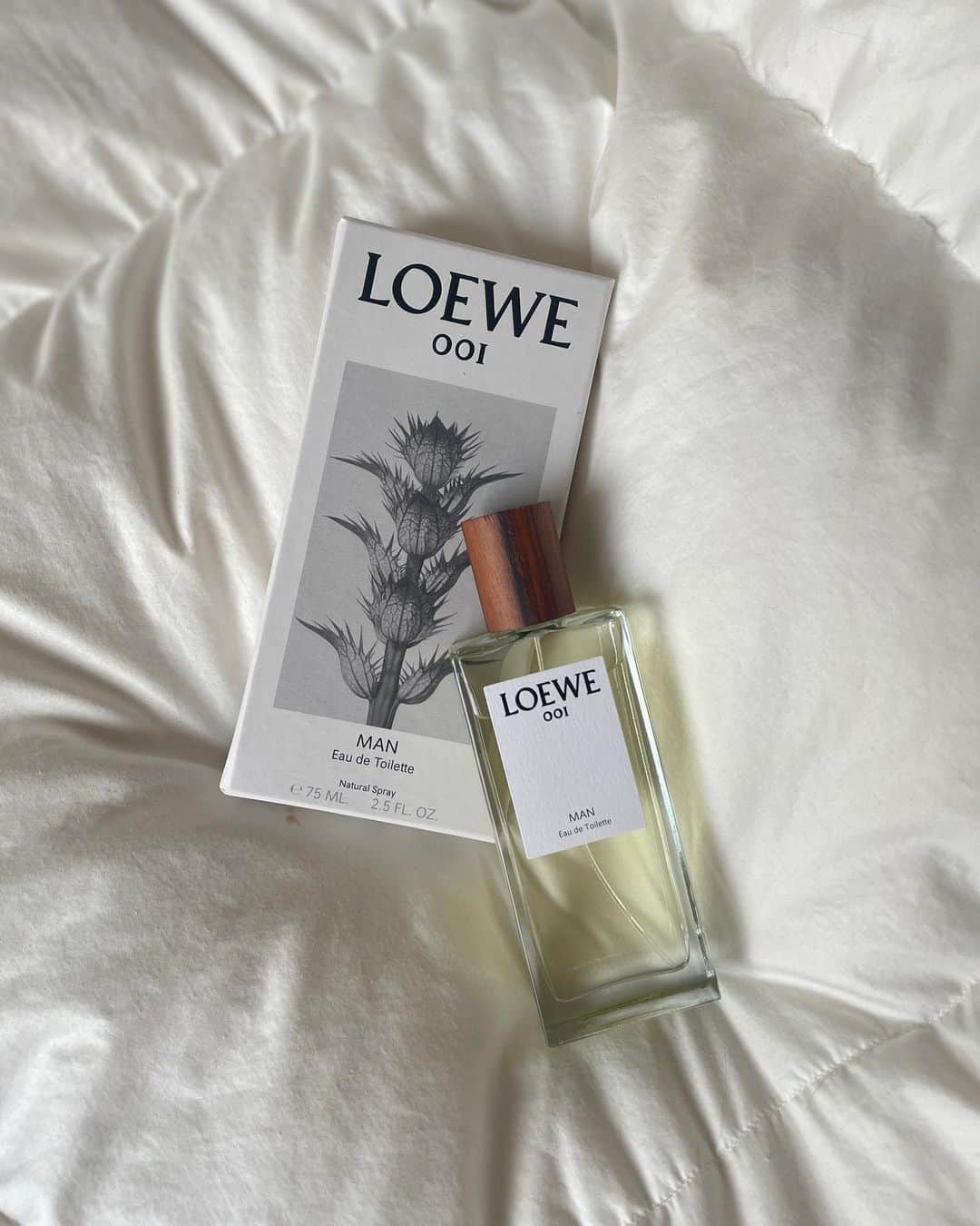 エリーローズさんのインスタグラム写真 - (エリーローズInstagram)「My signature scent @loewe_perfumes  今年の夏もロエベを補充。新たな始まりを予感させるような001はムスクとサイプレスがたまらなくいい香り。MANでマニッシュさをプラス。」6月28日 19時29分 - ellirose