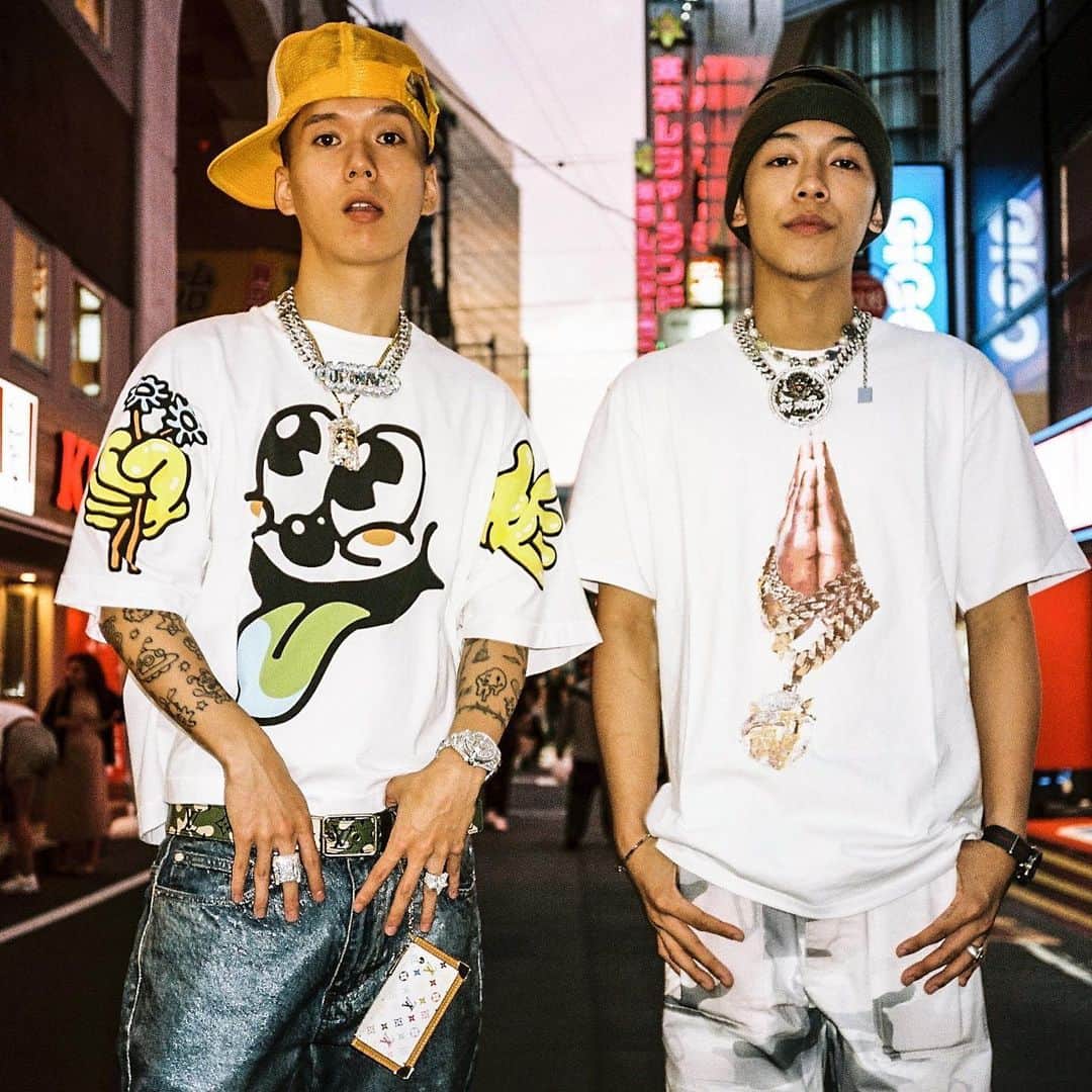 JP THE WAVYのインスタグラム：「JP THE WAVY, OG BOBBY “Thai Gold (Prod. NINO)"  OUT NOW🌊🇯🇵🇹🇭 タイのラッパーもプロデューサーも皆めちゃくちゃイケてるから一緒に制作できて最高だった🔥 関わった全ての人に感謝します🙏🏻❤️‍🔥  bpm plus asia presents “Thai Japan Music Camp” Executive produced by: @daboyway @hokt_official」