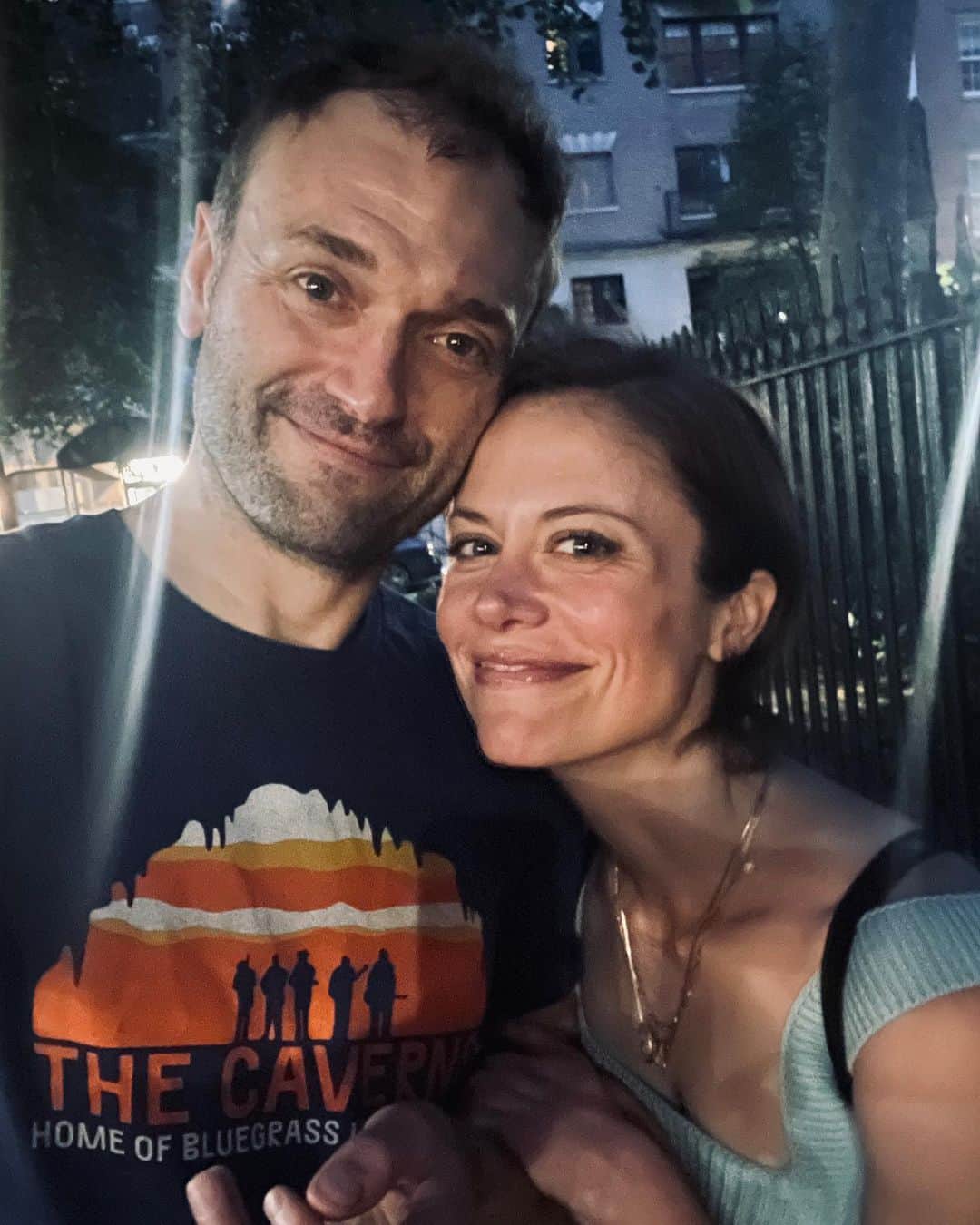 クレア・コフィーのインスタグラム：「These are the faces of two people let loose in their pre-child neighborhood for memories™️ while their (I swear much beloved child) is at CAMP!!」