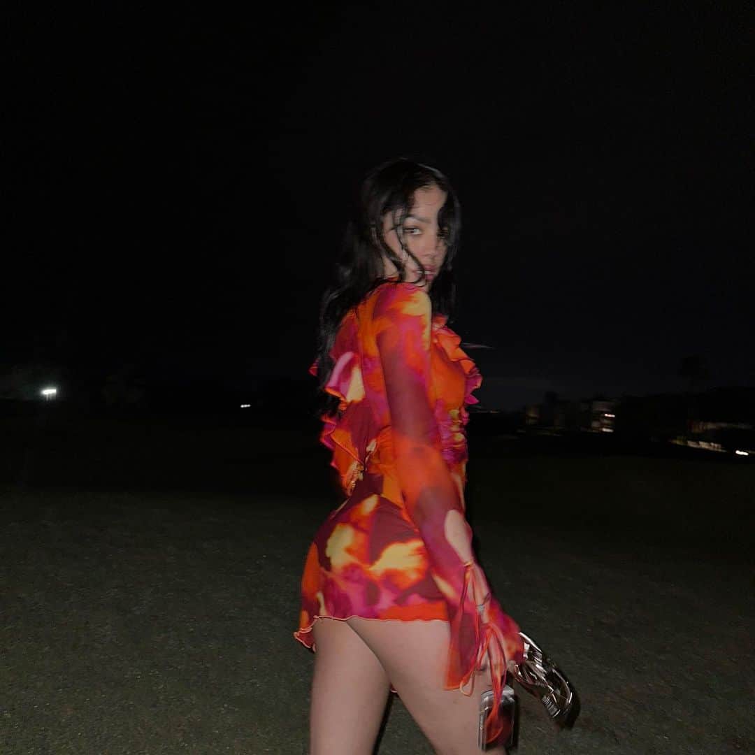Danna Paolaのインスタグラム：「Hija de la luna 🌙」