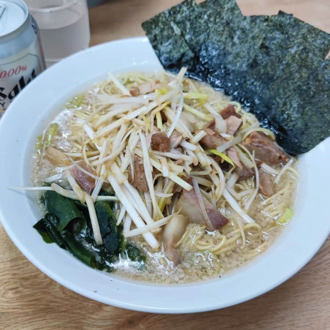 Drac&ouml;がたべしなに。さんのインスタグラム写真 - (Drac&ouml;がたべしなに。Instagram)「ラーメンショップ　石川店さん 神奈川  初めて普通のサイズを完食したけど あーこれは人気だわって納得の味  普段感じられないスープのコクや 麺の歯切れの良さ ネギのたまらないアクセント  どれも最高でした おすすめです。  あ、後半二枚は友人とか店主のいたずらで作った謎賄です  #ラーメン #ラーショ #ラーメンショップ  #ramen  #foodie  #foodporn  #foodphotography  #大食い #神奈川グルメ」6月28日 11時47分 - draco.i