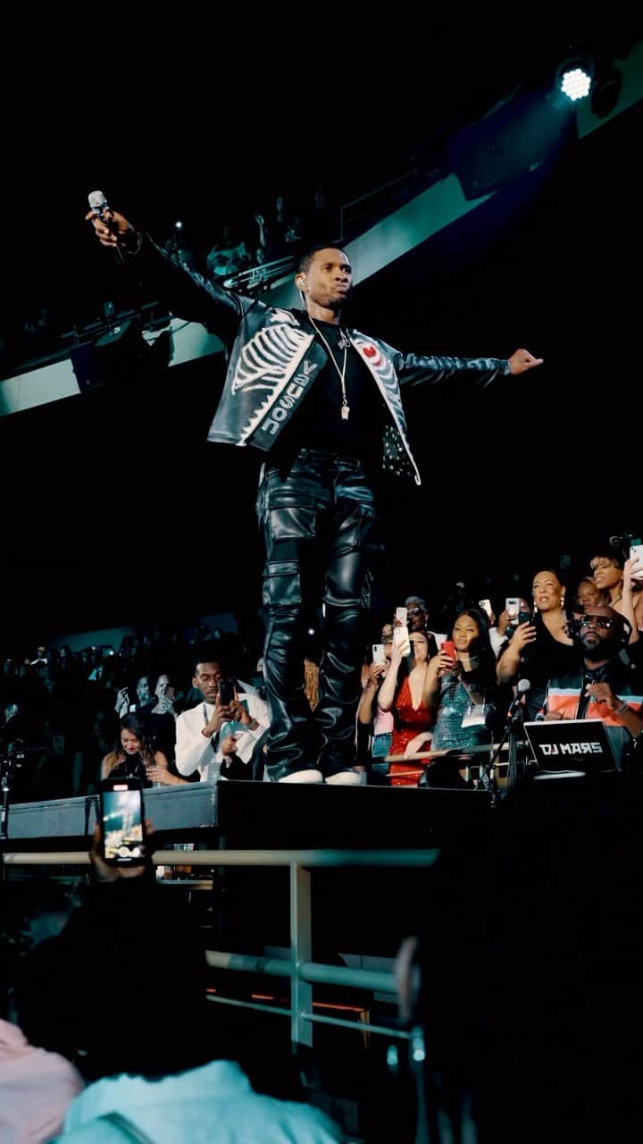 アッシャーのインスタグラム：「Go and tell all of yo friends I was on this Remix like…@munilong」
