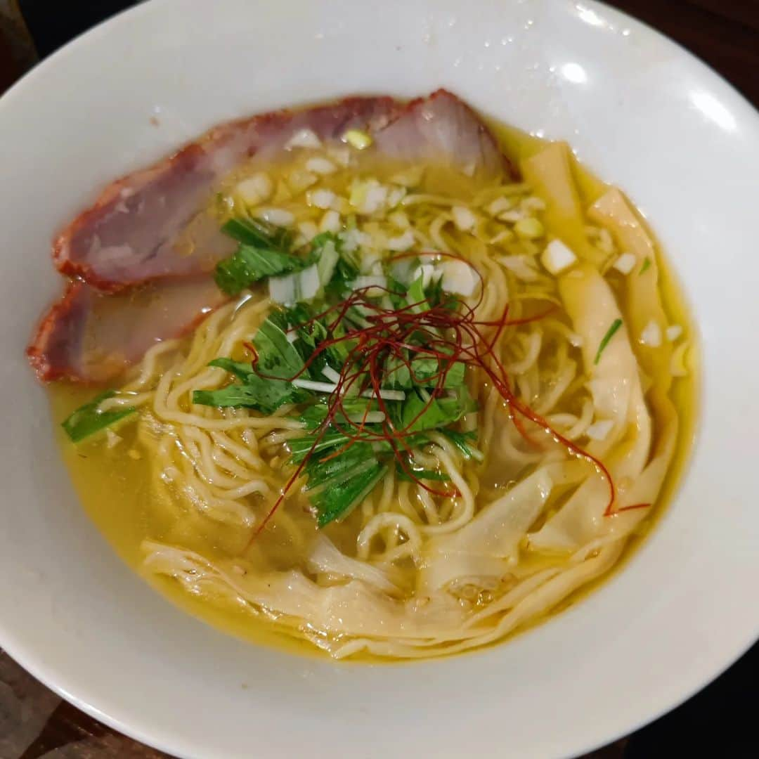 Drac&ouml;がたべしなに。のインスタグラム：「NoodleStandTokyoお疲れ様会 特製ラーメンin麺屋宗  得も言われぬ美味しさ 何杯でも食べられると心の底から 叫ばざるをえない素晴らしさでした。  よく考えるとどちらのお店も ボクが若い頃から知ってる方々なので…こうなんか改めて記事にすると 小っ恥ずかしいので、気づかれないようにそっと投稿しておきます。  でもまたこれは食いてぇよ…  #ラーメン #麺屋宗 　#noodlestandtokyo #ヌースタ #ramen 　#foodphotography  #foodporn  #tokyo #japanfood」