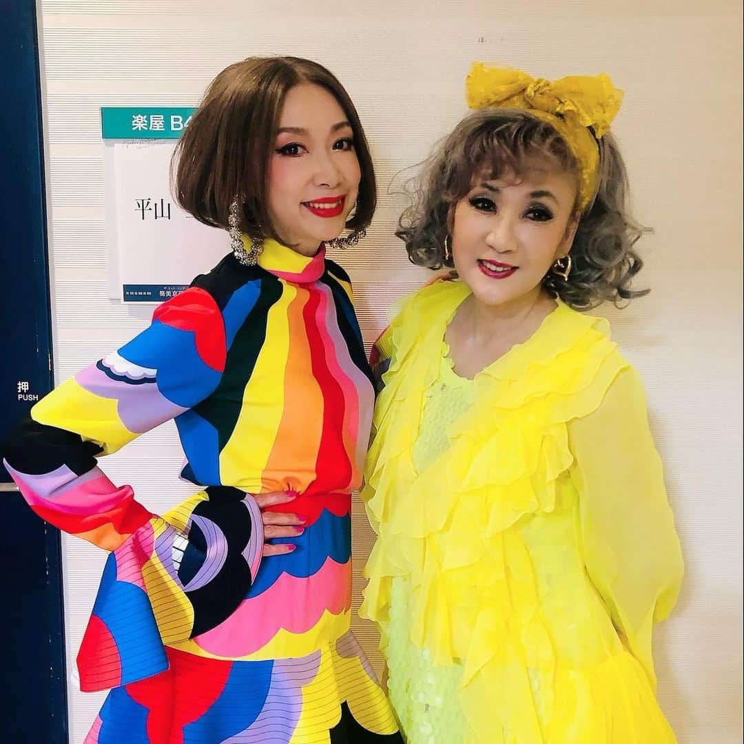 野宮真貴さんのインスタグラム写真 - (野宮真貴Instagram)「. 「野宮真貴、渋谷系歌謡曲を歌う。」 スペシャル・ゲストに松本伊代さん @iyo14_official と平山みきさん @yokohama.kiki が出演決定！  伊代ちゃんとは「花の82年組」の同期🌸 みき先輩とはMIKI＆MAKIを結成したばかり🌼  お二人は、渋谷系ルーツの作曲家の一人である“筒美京平先生に愛された歌声“という共通点を持つシンガーです✨  さてどんな渋谷系歌謡曲を歌うのか‥‥ どうぞお楽しみに〜🤗  写真は「筒美京平トリビュートコンサート2021」で共演した時のもの📸  🎫チケットはビルボードライブおよびプレイガイドにて一般発売中。 先着となるので購入はお早めに☺️  【公演概要 】 「野宮真貴、渋谷系歌謡曲を歌う。」 Guest 松本伊代（9/17東京） 平山みき（9/18東京・9/22大阪）  【ビルボードライブ東京】（1日2回公演） 2023/9/17（日）1st 開場15:30 開演16:30 / 2nd 開場18:30 開演19:30 2023/9/18（月・祝）1st開場15:30 開演16:30 / 2nd開場18:30 開演19:30 http://www.billboard-live.com/pg/shop/show/index.php?mode=detail1&event=14300&shop=1  【ビルボードライブ大阪】（1日2回公演） 2023/9/22（金）1st開場17:00 開演18:00 / 2nd 開場20:00 開演21:00 http://www.billboard-live.com/pg/shop/show/index.php?mode=detail1&event=14301&shop=2   #松本伊代#iyomatsumoto#平山みき#mikihirayama#ビルボードライブ東京#ビルボードライブ大阪 #ビルボードライブ#渋谷系歌謡曲#歌謡曲#渋谷系を歌う #野宮真貴 #missmakinomiya」6月28日 11時55分 - missmakinomiya