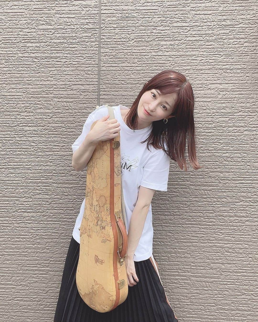 岡部磨知さんのインスタグラム写真 - (岡部磨知Instagram)「暑いねぇ🍨  #violin #musician #recording  #rehearsal」6月28日 11時54分 - machi_okabe