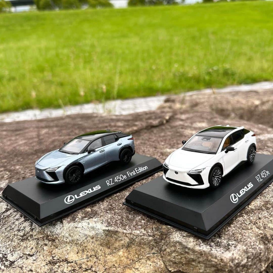 太田麻美のインスタグラム：「京商のミニチュアカー新製品 【1/43 レクサス RZ】  車内の細部まで本格的でカッコ良い✨ 京商のオフィシャルサイトにて、 製品の詳細や購入も出来ますので是非チェックしてみてくださいね😊  @kyosho_official_minicar_toys  @kyosho_rc_models_official   ➡️https://dc.kyosho.com/ja/  #kyosho #leuxus #lexusrz #toyota #car #cars #toy #京商 #ミニカー #レクサス #トヨタ」