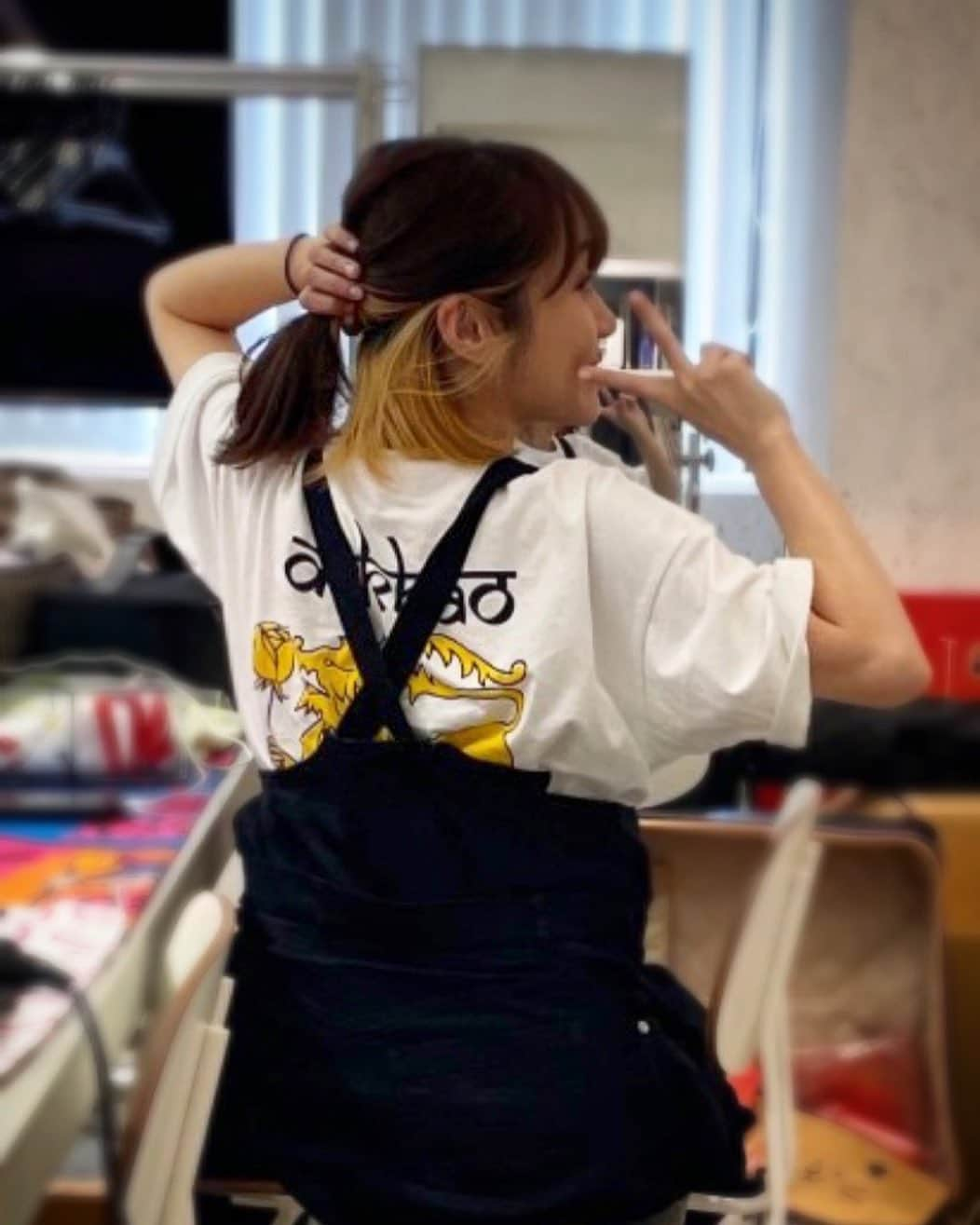 矢井田瞳さんのインスタグラム写真 - (矢井田瞳Instagram)「今日は一日、大阪でお仕事です🐙 お気に入りTシャツで気合い入れてがんばります🍛  みなさんも良い午後を☺️☺️  #デッカオ #tシャツ #かわええ」6月28日 12時05分 - hitomi_yaida