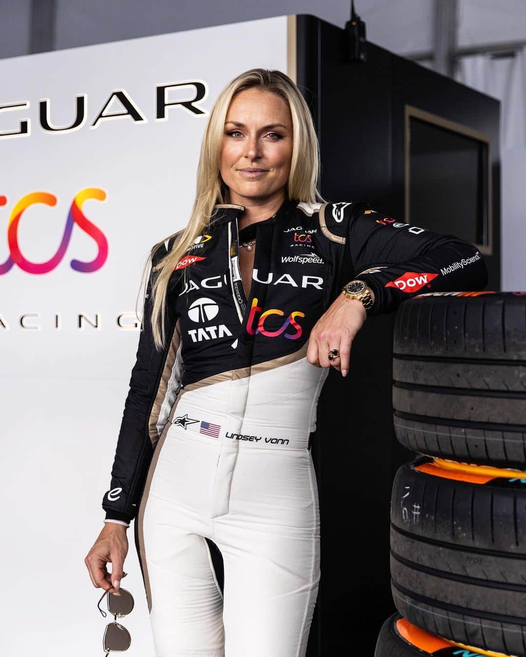 リンゼイ・ボンのインスタグラム：「Shake ‘n bake, baby! Loved driving fast but will always miss the speed of downhill…」