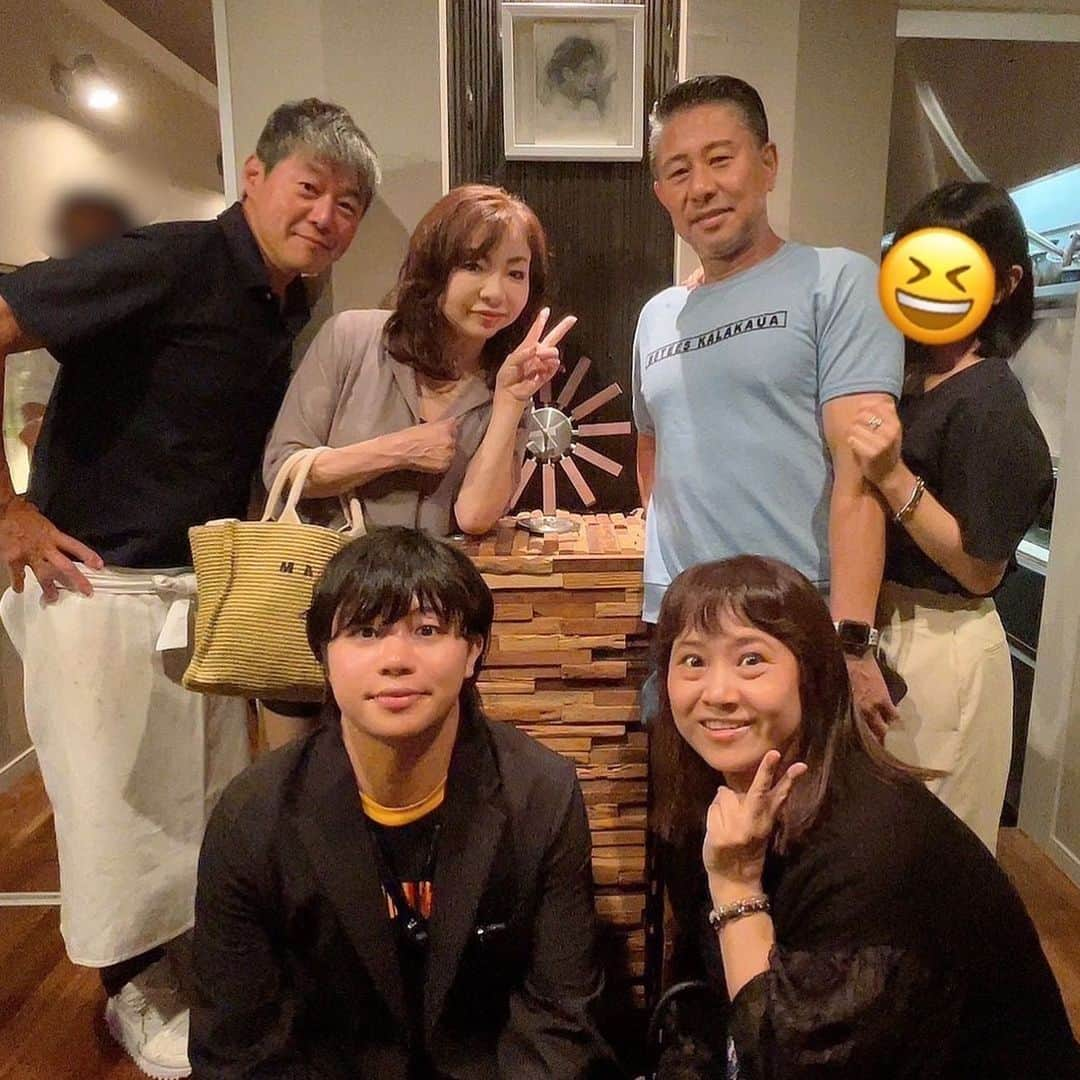 モモコさんのインスタグラム写真 - (モモコInstagram)「20代前半かな… 雑誌見て、食べに行った【源ちゃん】 そこからシェフが独立するゆーて【源氏】がオープン❗️ だから、もう30年になる源氏のオーナーの篤くんは、戦友。 いつも前へ前へ新しいことにチャレンジ❗️ 本日、6/28（水）のディナーから源氏 @genji_1994.official もリニューアルオープンです❗️ 是非行って下さい😊 閉めてる間に家族でおうちにお邪魔しました。 むちゃんこ豪華で美味しかったぁ❗️感謝🙏🏼 お店に行くねー💕  #ハイヒールモモコ #👠 #👠🍑 #CHANEL #シャネラー #グルメ #アメブロ  #YouTube #モモコ新聞 #源ちゃん #源氏 #リニューアルオープン」6月28日 12時22分 - highheel_momoko