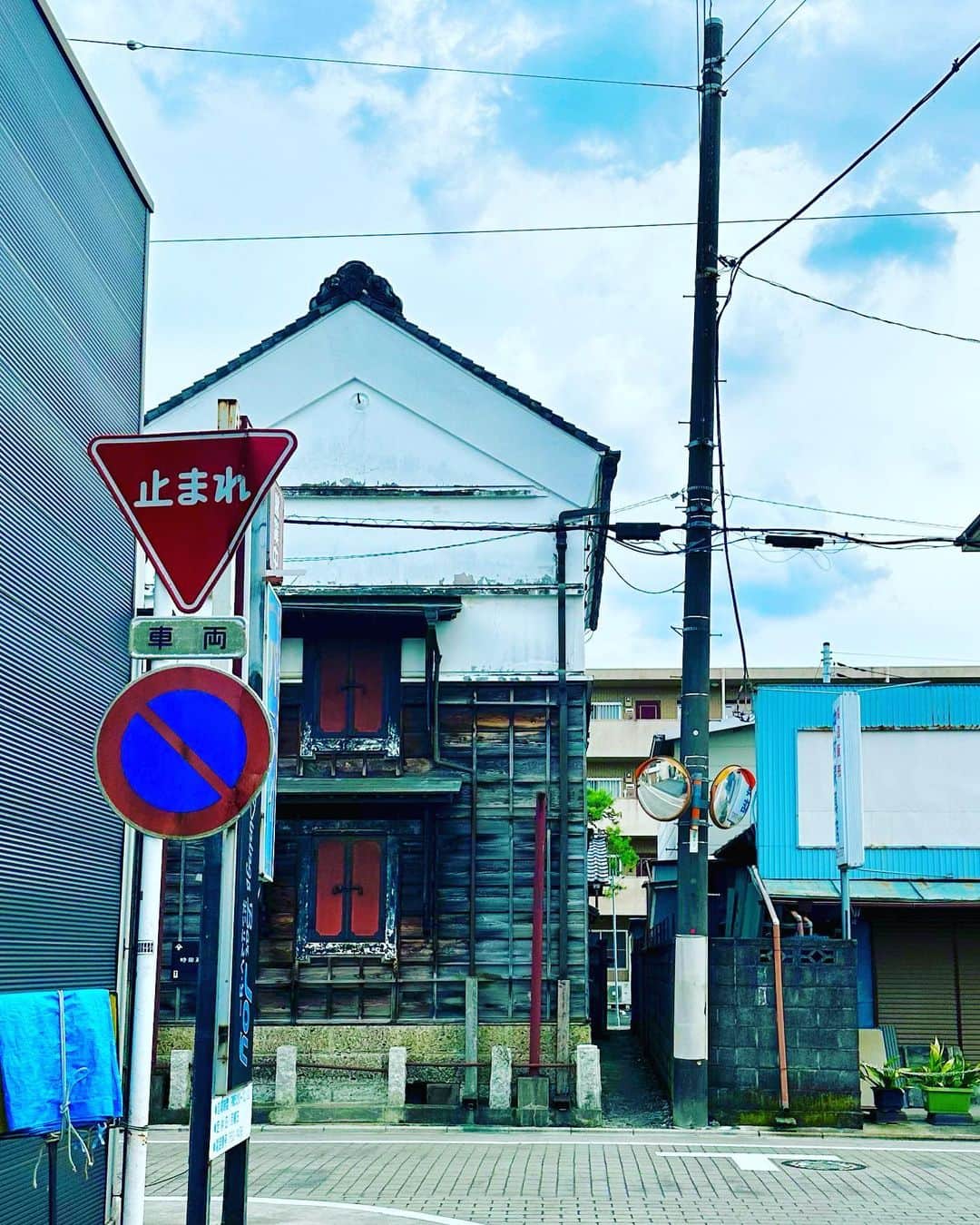 谷川じゅんじさんのインスタグラム写真 - (谷川じゅんじInstagram)「History, nature and craftsmanship. 古墳がいっぱい、蓮が咲き乱れ、ものづくりと歴史があふれてる埼玉県行田市。初めて訪れた郊外の街は予想外の驚きがいっぱい。あの映画も、あのドラマもここだったのかーと感嘆然り。近日放送ブラタモリな散策も最高でした。#goodvibesonly #goodneighbors #thisisjapan」6月28日 12時17分 - junjitanigawa