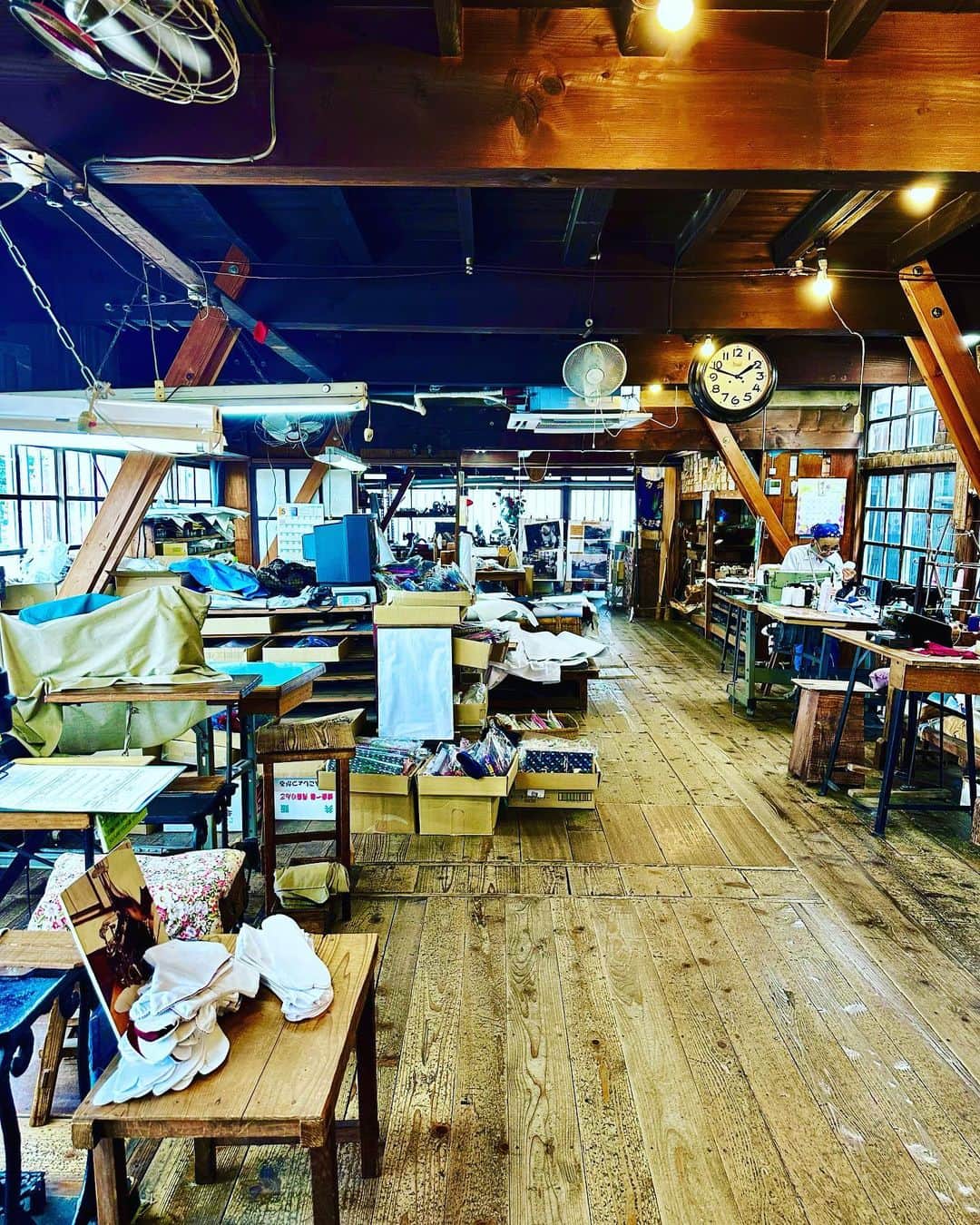谷川じゅんじさんのインスタグラム写真 - (谷川じゅんじInstagram)「History, nature and craftsmanship. 古墳がいっぱい、蓮が咲き乱れ、ものづくりと歴史があふれてる埼玉県行田市。初めて訪れた郊外の街は予想外の驚きがいっぱい。あの映画も、あのドラマもここだったのかーと感嘆然り。近日放送ブラタモリな散策も最高でした。#goodvibesonly #goodneighbors #thisisjapan」6月28日 12時17分 - junjitanigawa