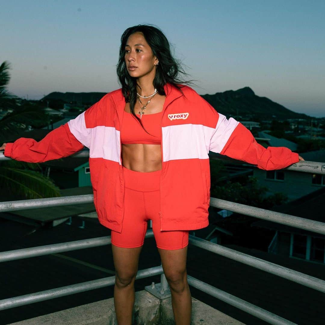 のインスタグラム：「Collection drops TOMORROW Morning @roxy #ROXYxKELIAActive07」