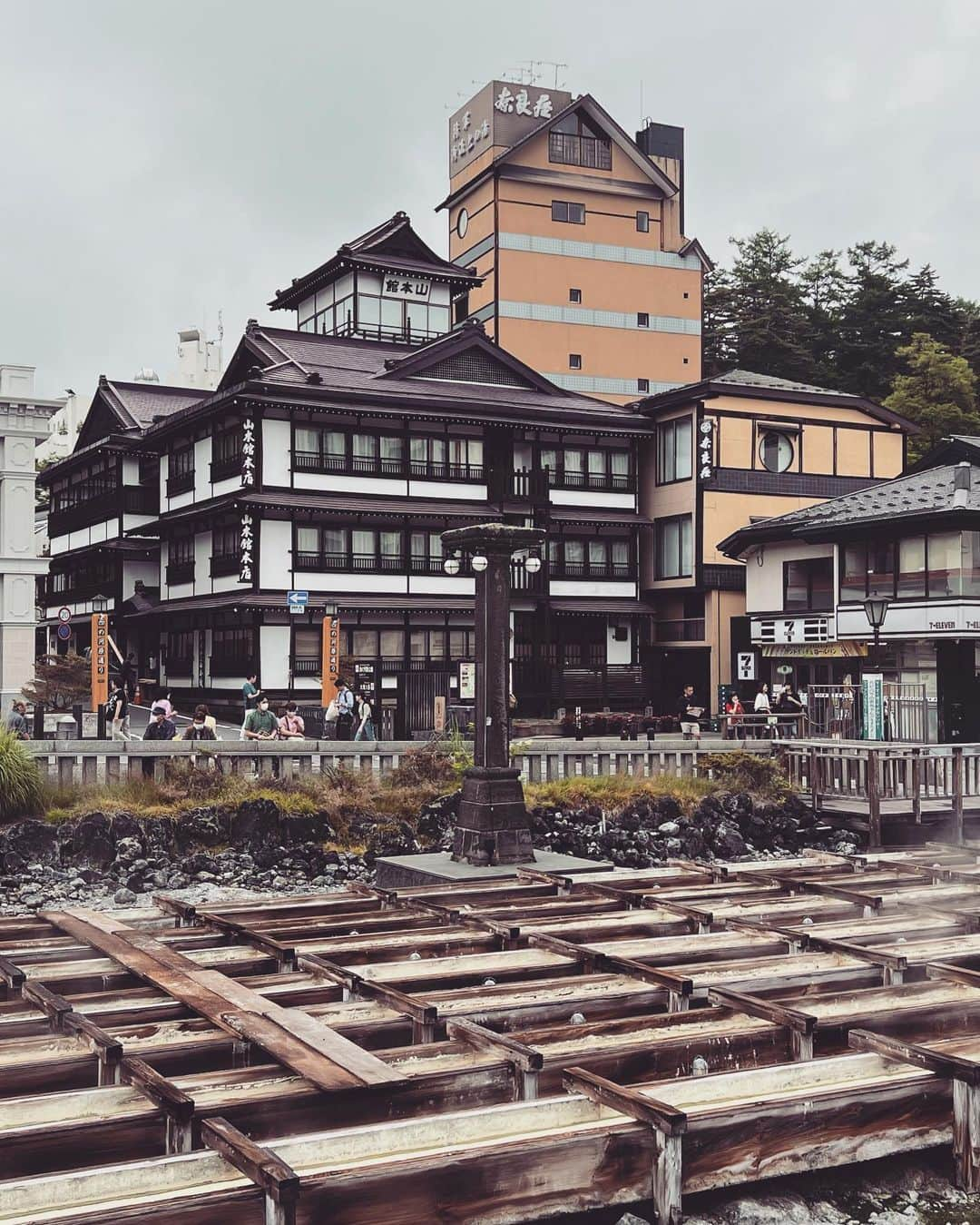 花園直道さんのインスタグラム写真 - (花園直道Instagram)「今度ファンの皆さんと草津旅行したいので下見に来ました🏃やはり泉質が素晴らしい。鶴太郎さんの美術館も行けたし、熱々の饅頭も食べれたし、そして美味しいご飯に癒されました。  下見、下見ですよ！！みんなで来ましょっ！！  #草津温泉  #泉質主義  #温泉　#下見」6月28日 12時23分 - naomichi0819