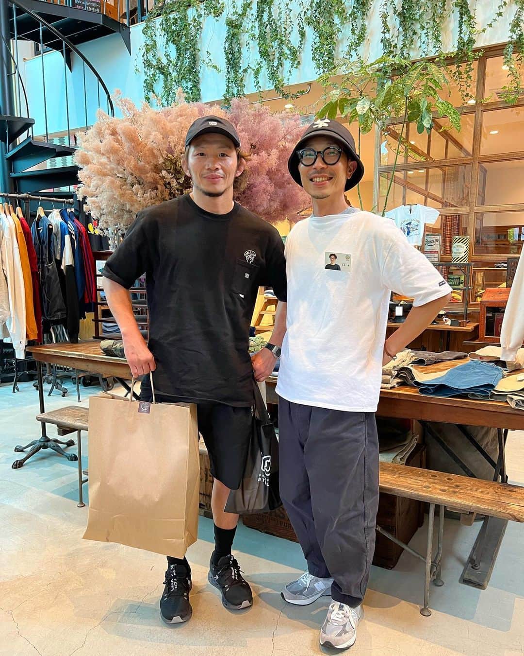 宇野薫さんのインスタグラム写真 - (宇野薫Instagram)「新潟の古着といえば @mushroom_vintage さんと 聞いてお邪魔しました！  ビンテージ古着の品揃えが凄い！ 短い時間でしたがめちゃくちゃ楽しかったです。 ありがとうございました。  #だから古着はやめられない  #ただの古着好きです #古着  #ビンテージ古着 #新潟 #また来たい」6月28日 12時43分 - caoluno